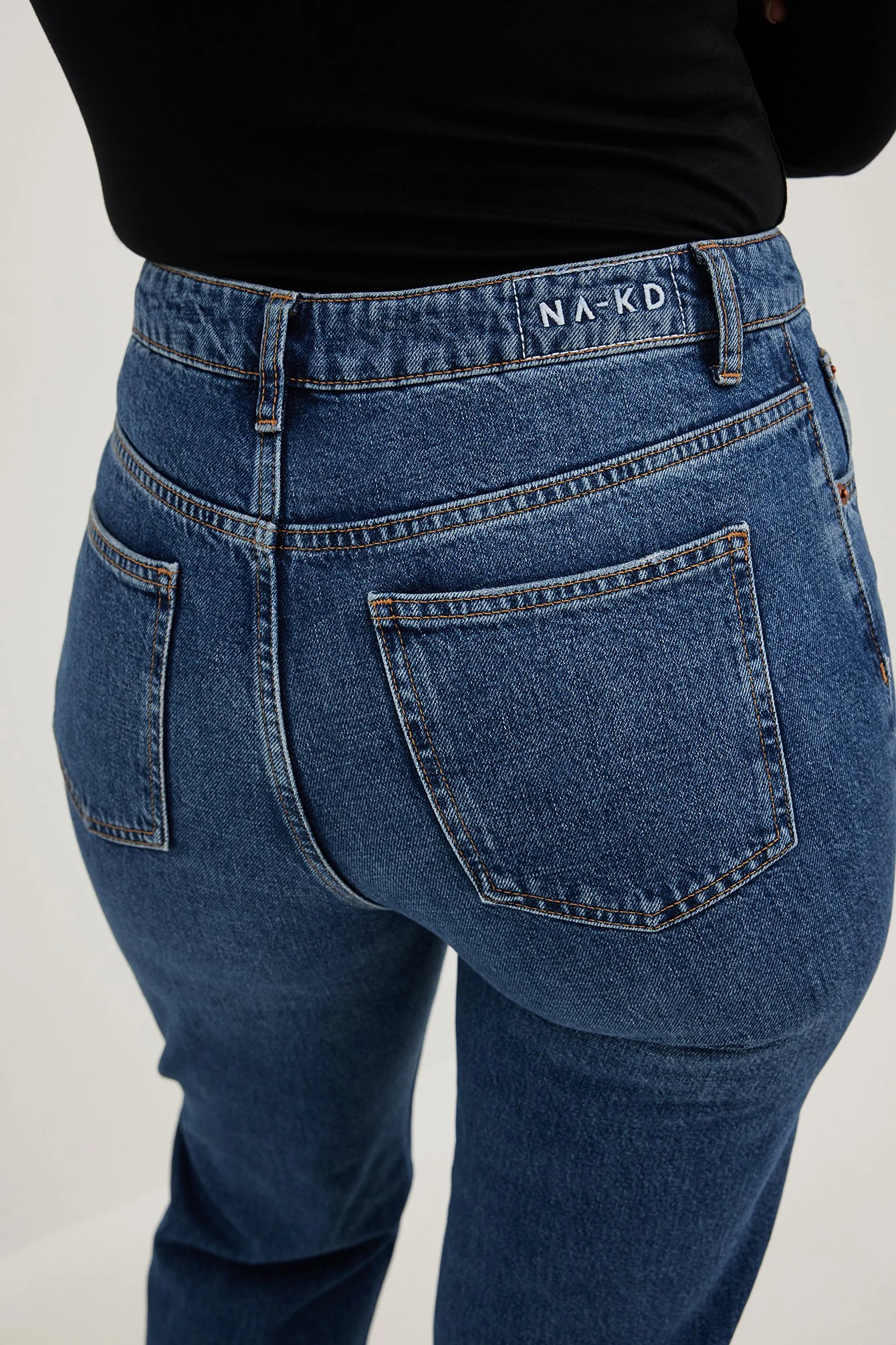 Gerade geschnittene Jeans mit hoher Taille