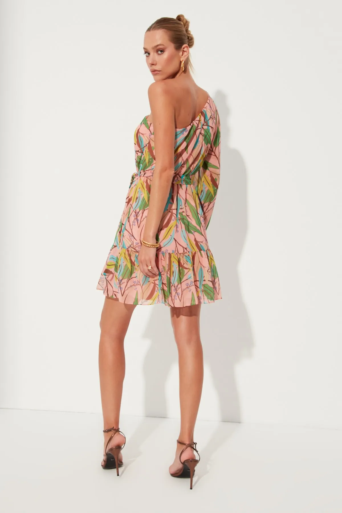 Trendyol Collection  Mehrfarbiges, einärmliges, gewebtes Minikleid mit Gürtel und Blumenmuster TWOSS21EL1199