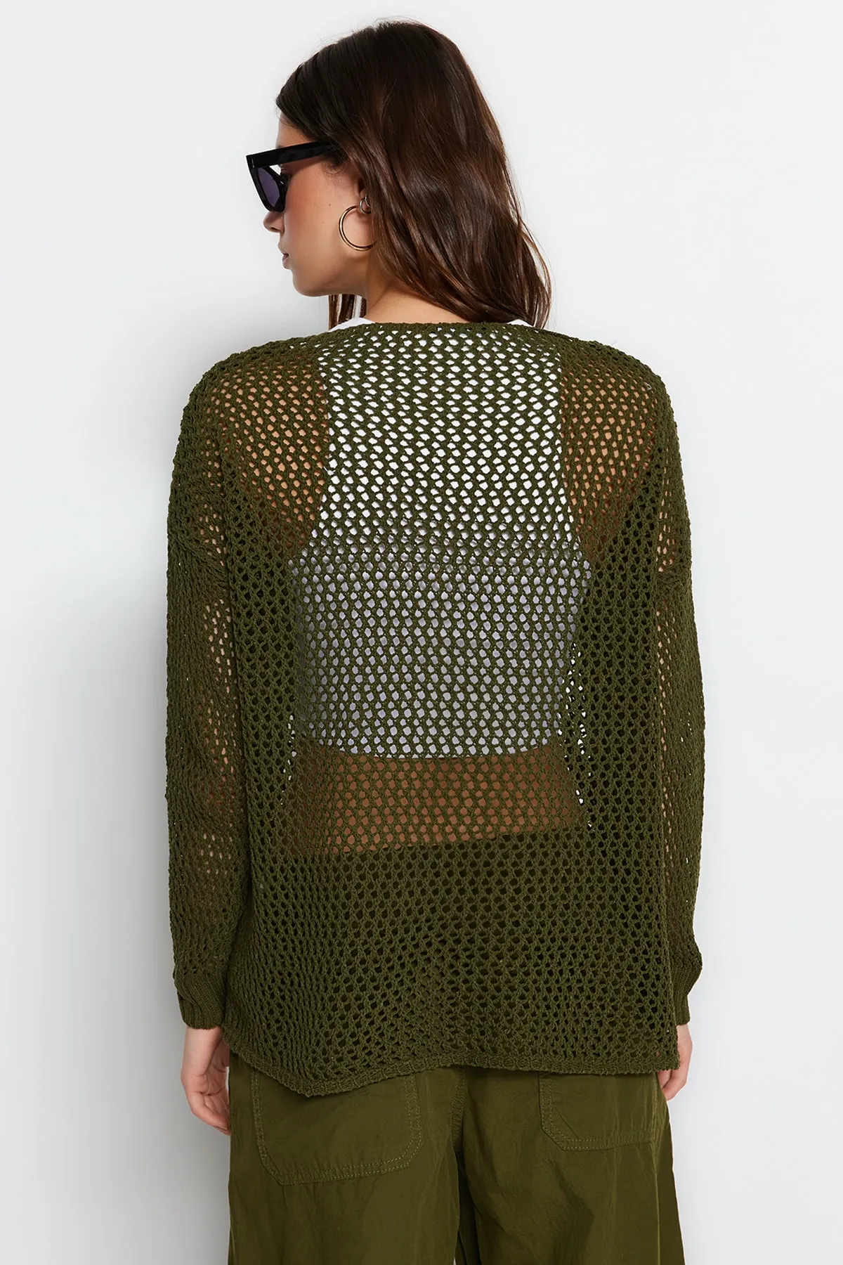 Trendyol Collection  Khakifarbener Strickpullover aus Baumwolle mit Lochmuster und super weiter Passform TWOAW20FV0184