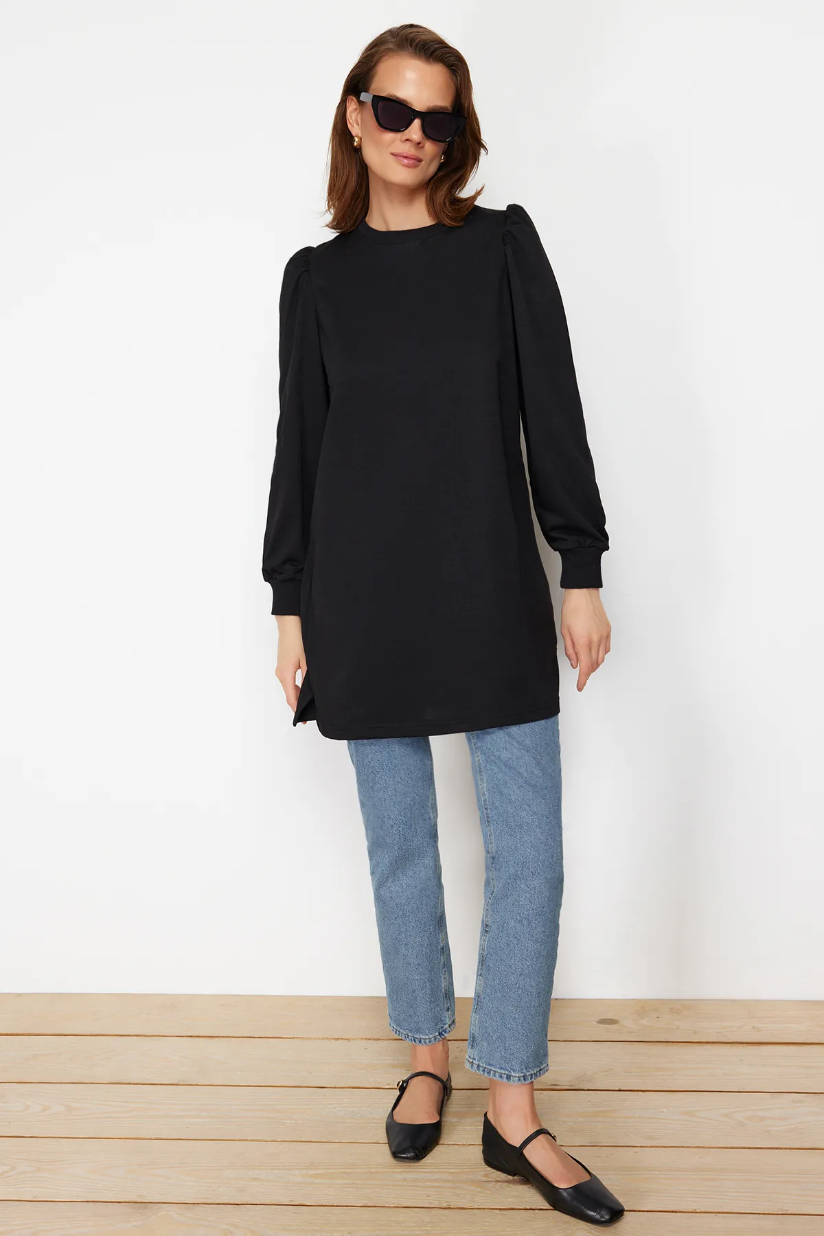 Trendyol Modest  Schwarze Strick-Tunika mit Rundhalsausschnitt und Schlitz und Ärmeldetail TCTSS21TN0257