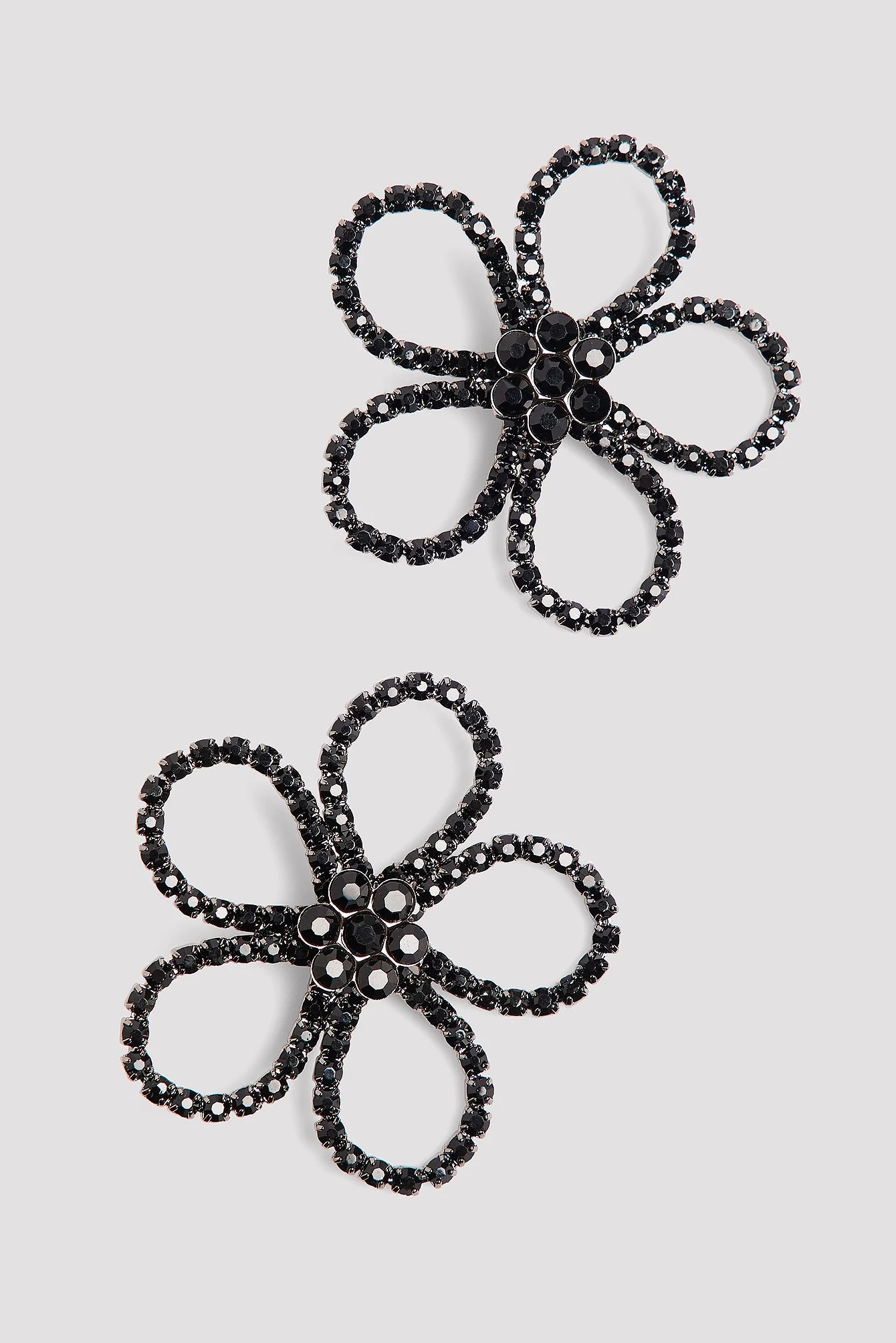 Blumenförmige Ohrringe mit Strass