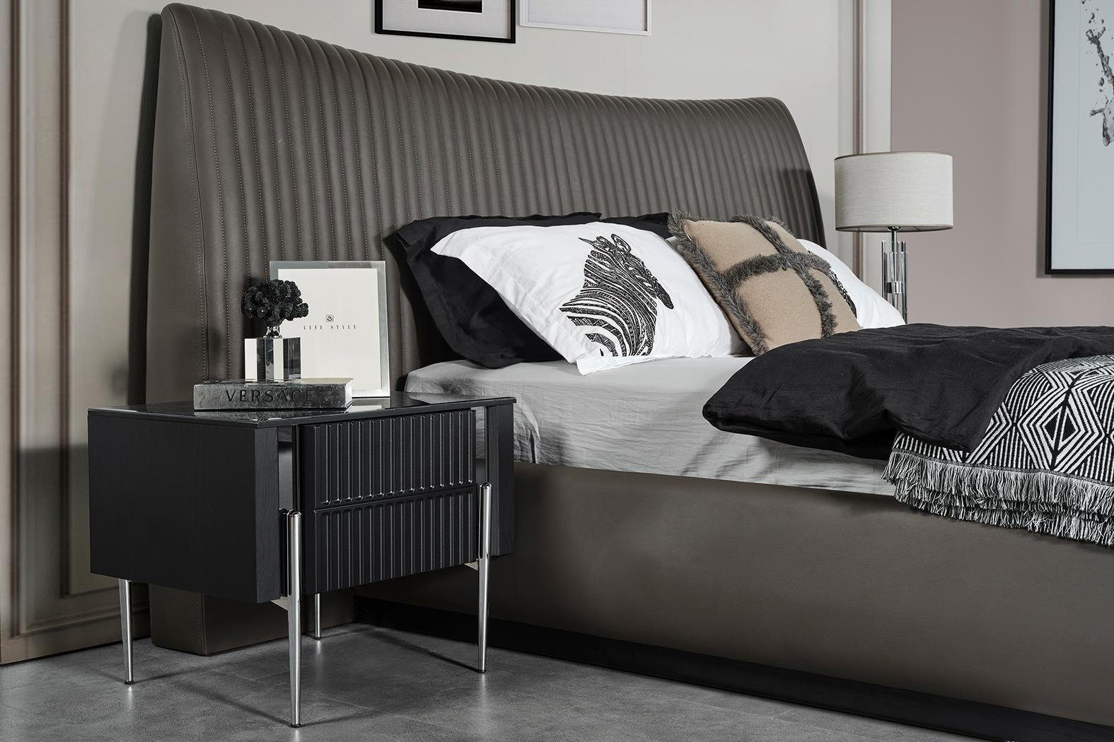 JVmoebel Schlafzimmer-Set Luxuriöses Schlafzimmer Doppelbett 2x Nachttische Kleiderschrank 4tlg, (4-St., Bett, 2x Nachttisch, Kleiderschrank), Made in Europa