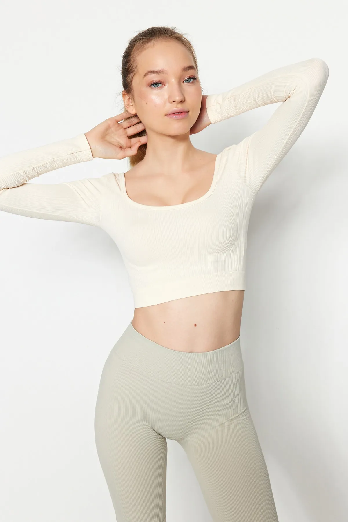 Trendyol Collection  Beigefarbenes, nahtloses/nahtloses, extra dehnbares, gestricktes Sportoberteil/Bluse TWOAW22BZ0450