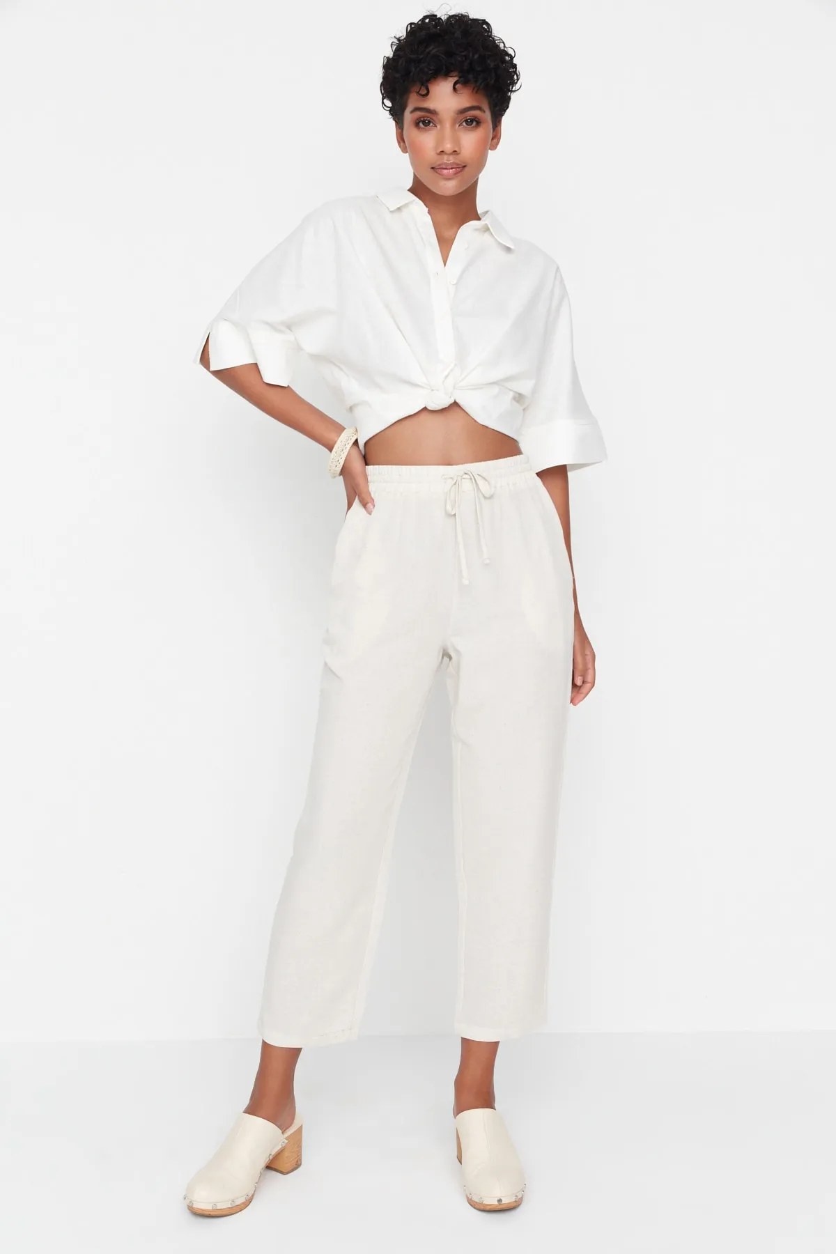 Trendyol Collection  Beigefarbene Webhose mit Bindedetail TWOSS22PL00077