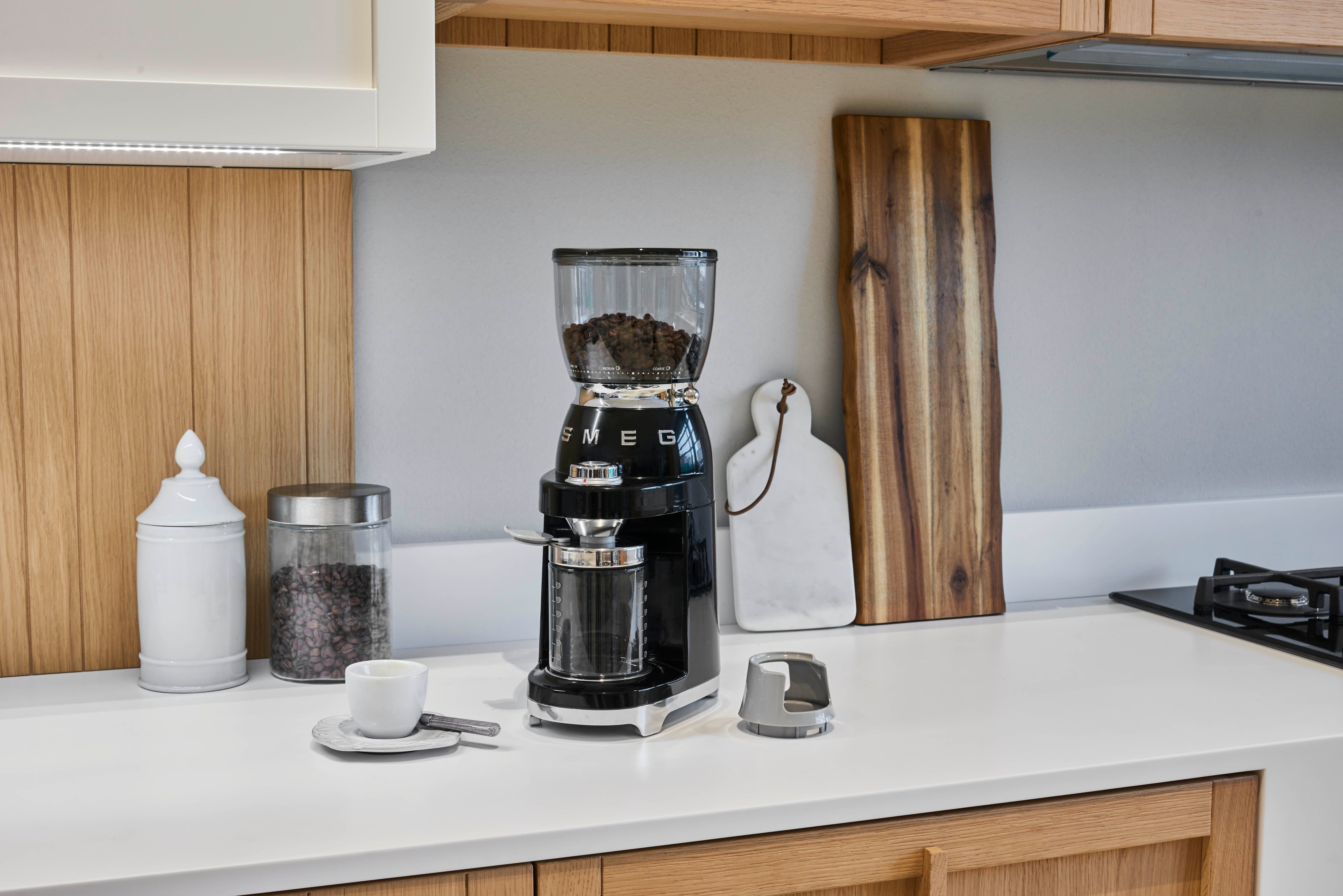 Smeg Kaffeemühle CGF01BLEU Schwarz, 150 W, Kegelmahlwerk, 350 g Bohnenbehälter