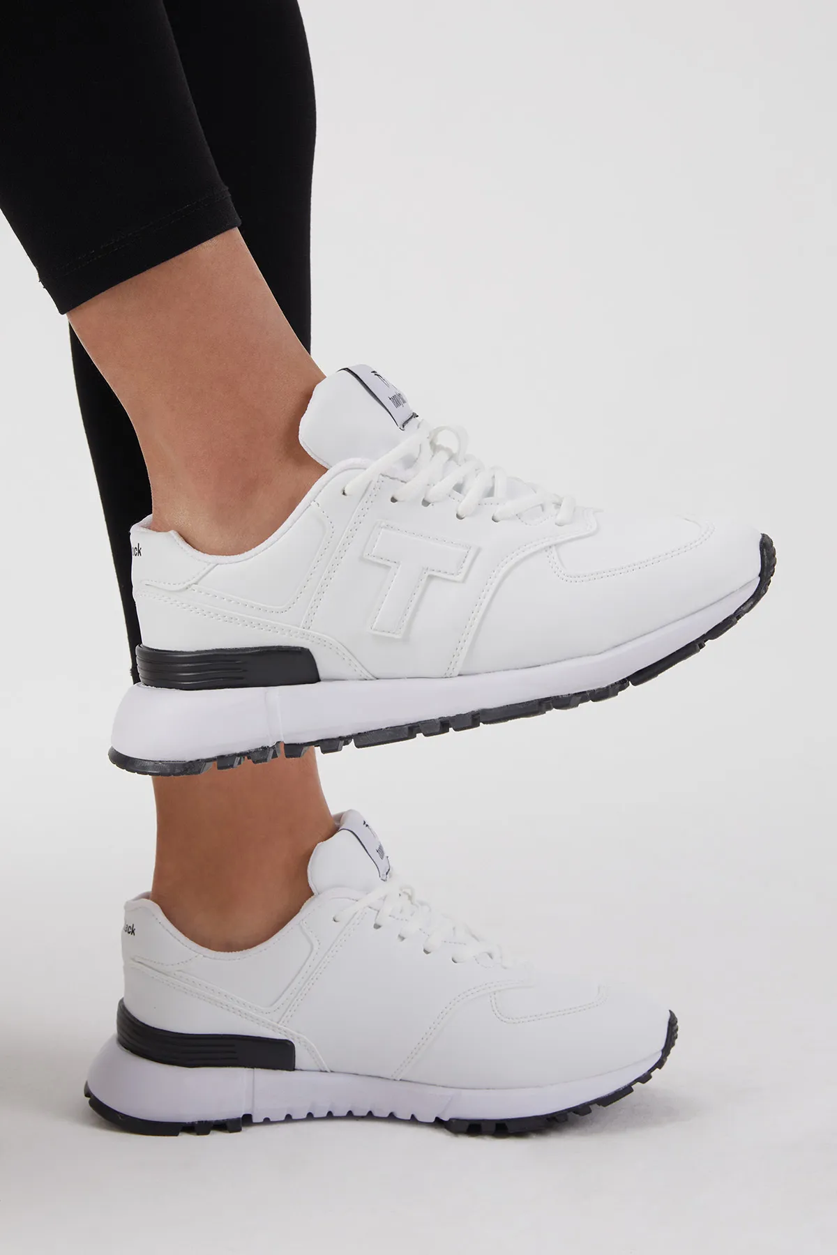 Tonny Black  Weißer, rutschfester Unisex-Schnürsneaker mit Eva-Sohle