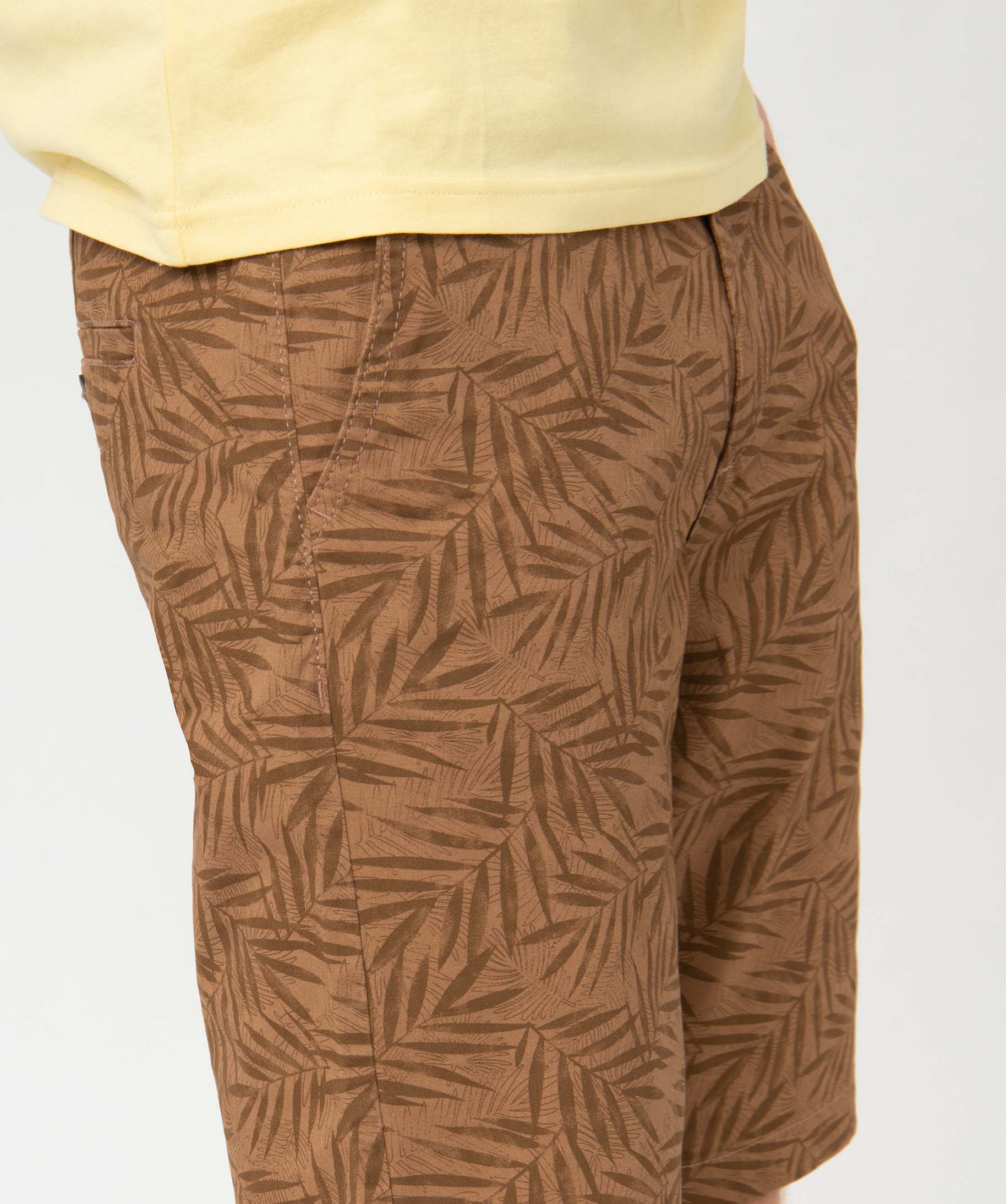 Bermuda homme coupe chino en toile stretch imprimée marron | GEMO