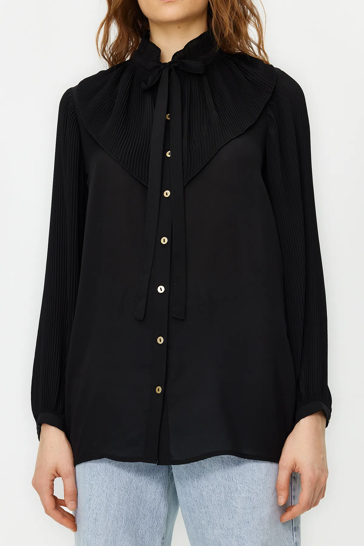 Trendyol Modest  Schwarzes, gewebtes Chiffon-Hemd mit Rüschen TCTSS24TG00014