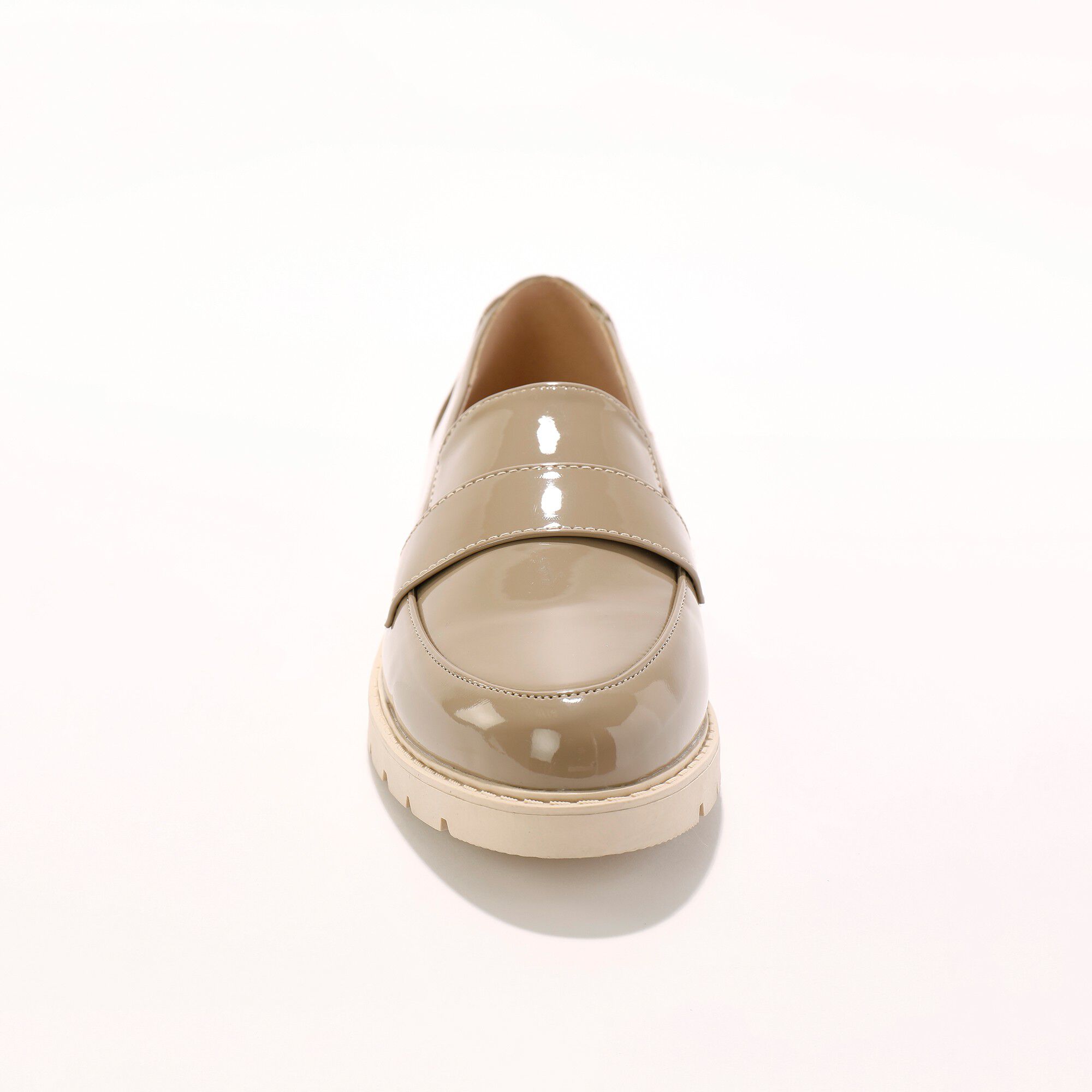 Mocassins vernis à semelle crantée