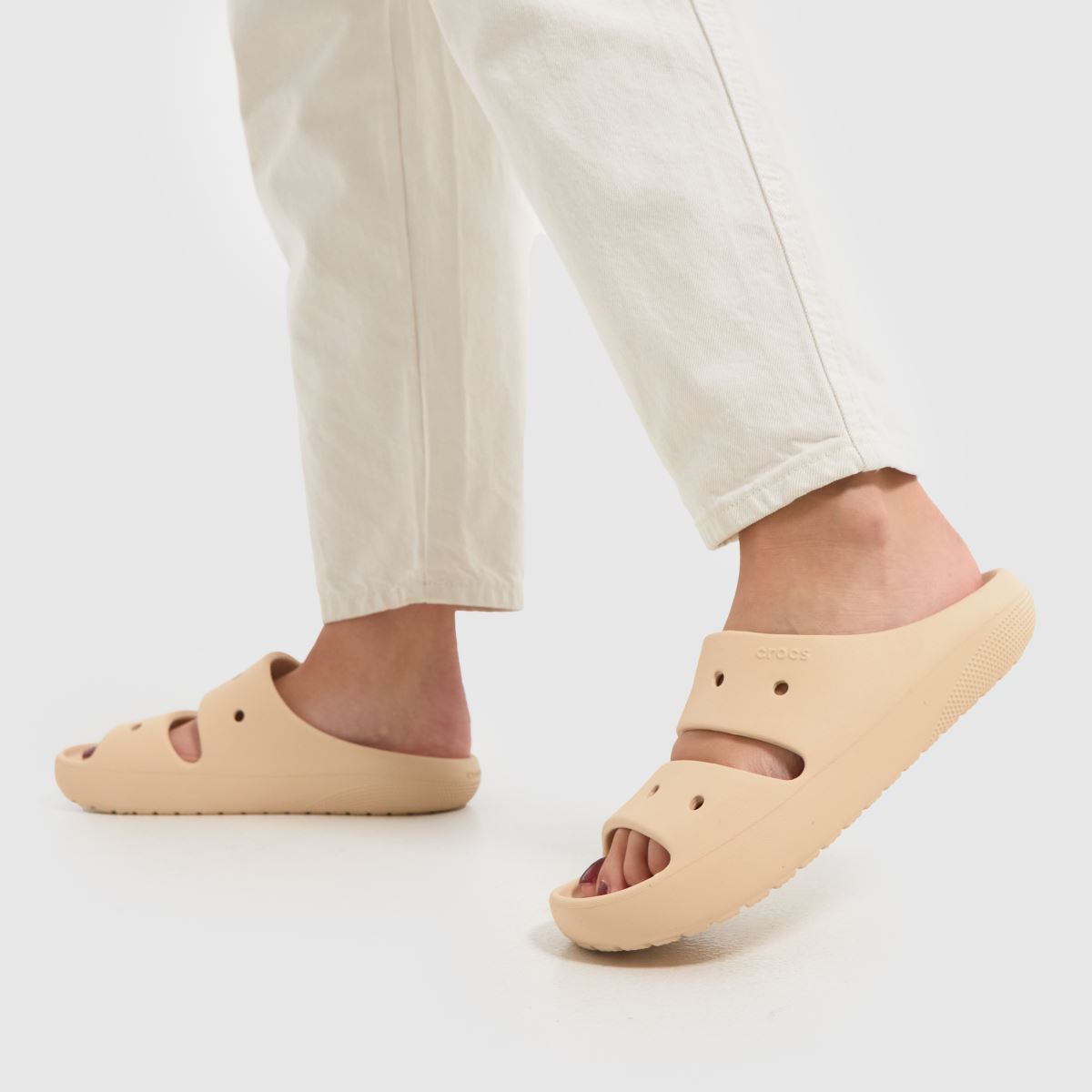 Crocs Classic 2.0 szandál natúr színben