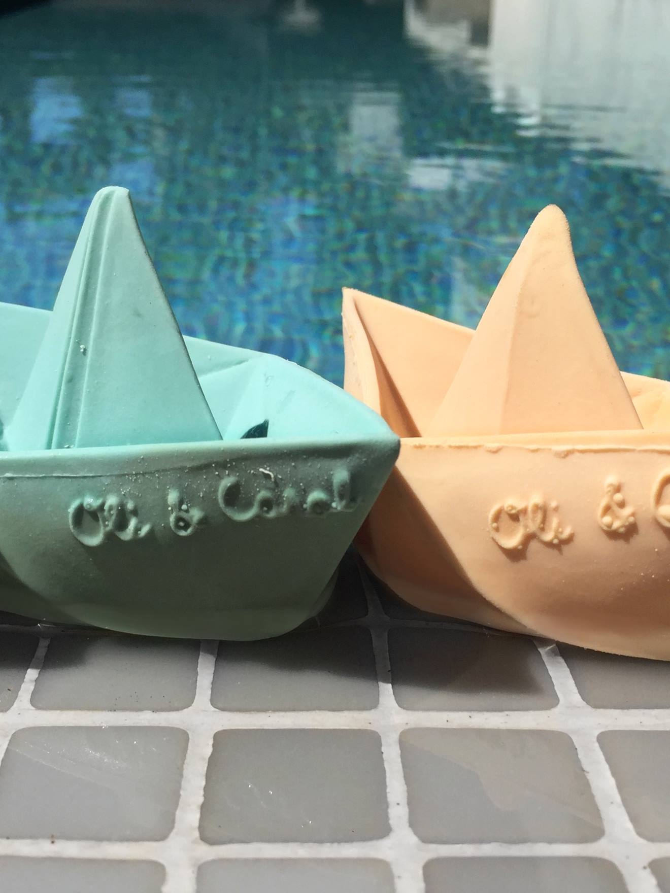 Oli & Carol Badespielzeug/Zahnungshilfe ORIGAMI-BOOT OLI & CAROL - gelb