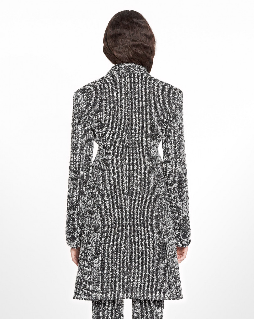 VESTE LONGUE CEINTRÉE ET ÉVASÉE