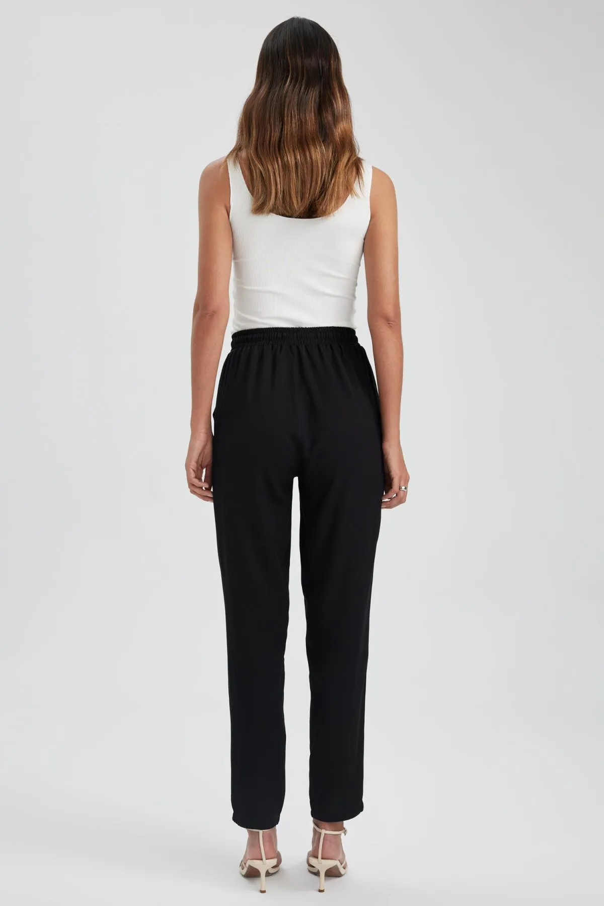 DeFacto  Gewebte Hose mit elastischem Bund und Taschen L3164az23sm