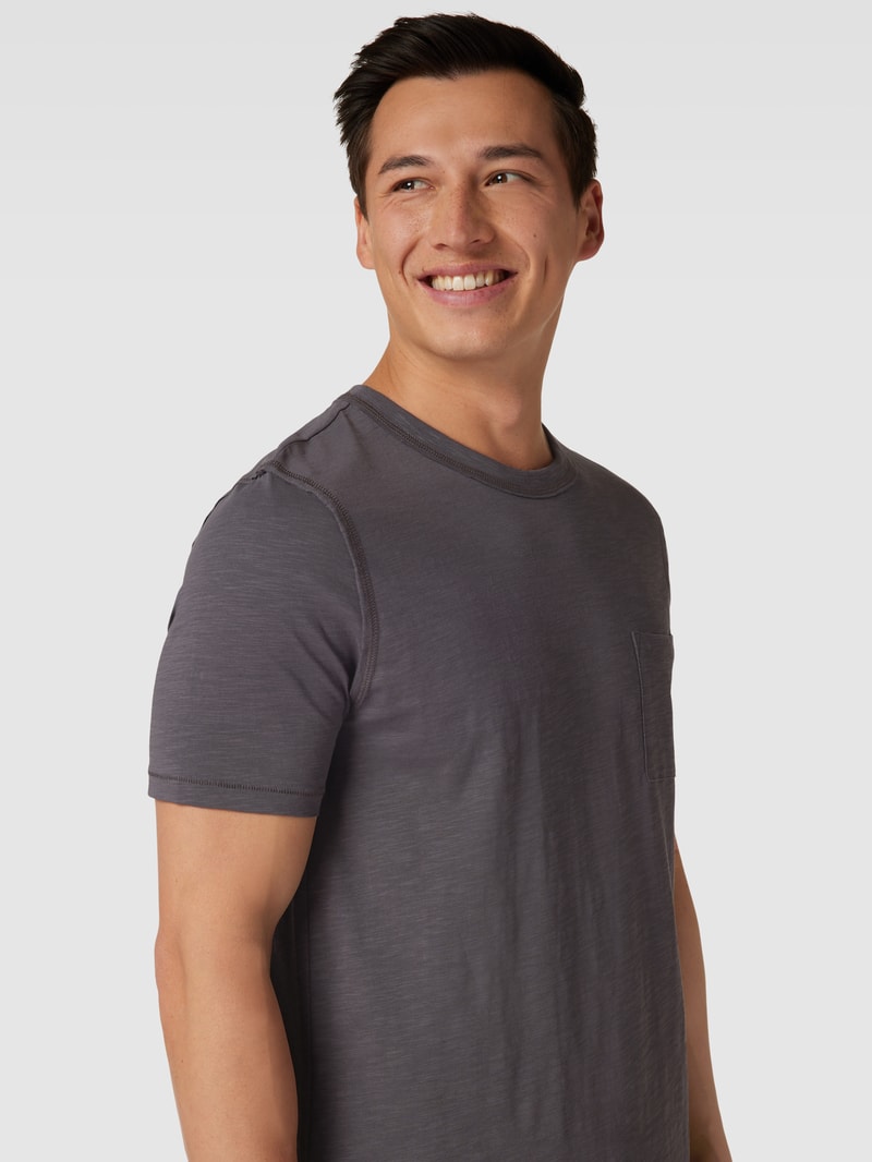 T-Shirt in melierter Optik mit Brusttasche in dunkelgrau