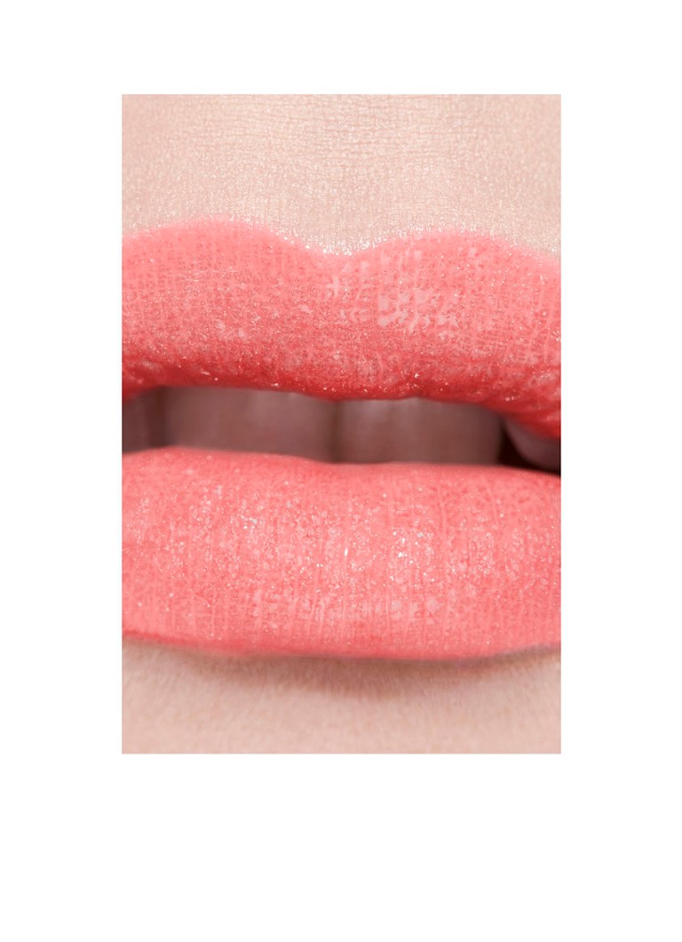 CHANEL THE HYDRATING TINTED BALM, WITH CUSTOMIZED INTENSITY, FOR LIPS THAT LOOK MORE BEAUTIFUL DAY AFTER DAY