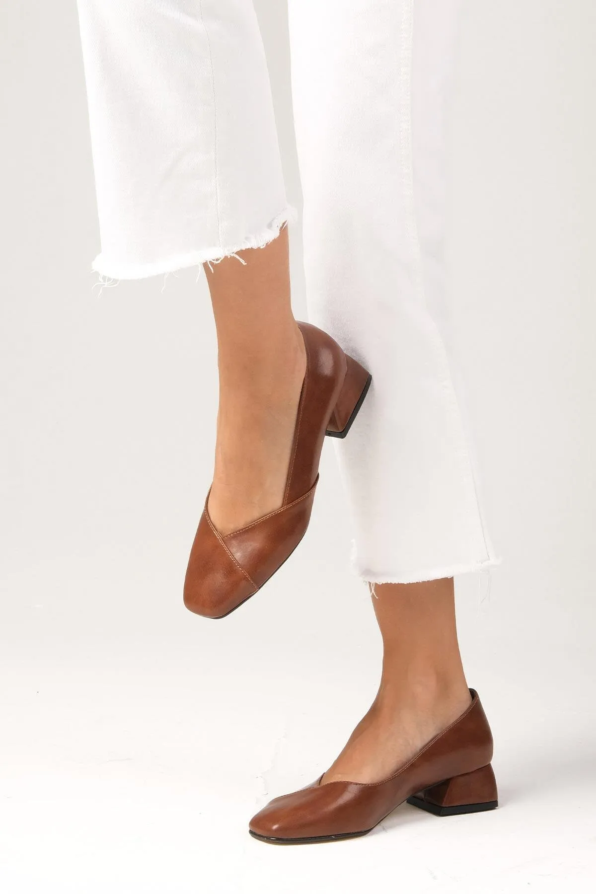 Mio Gusto  Addison Brown Color Blunt Toe Damenschuhe mit kurzem Absatz