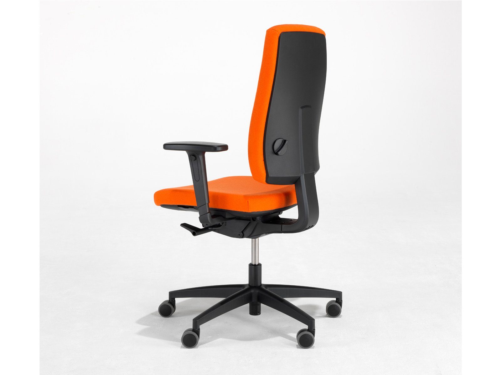 Mauser Sitzkultur Schreibtischstuhl, Ergonomisch-er Bürostuhl Orange, moderner hochwertiger Armlehnenstuhl