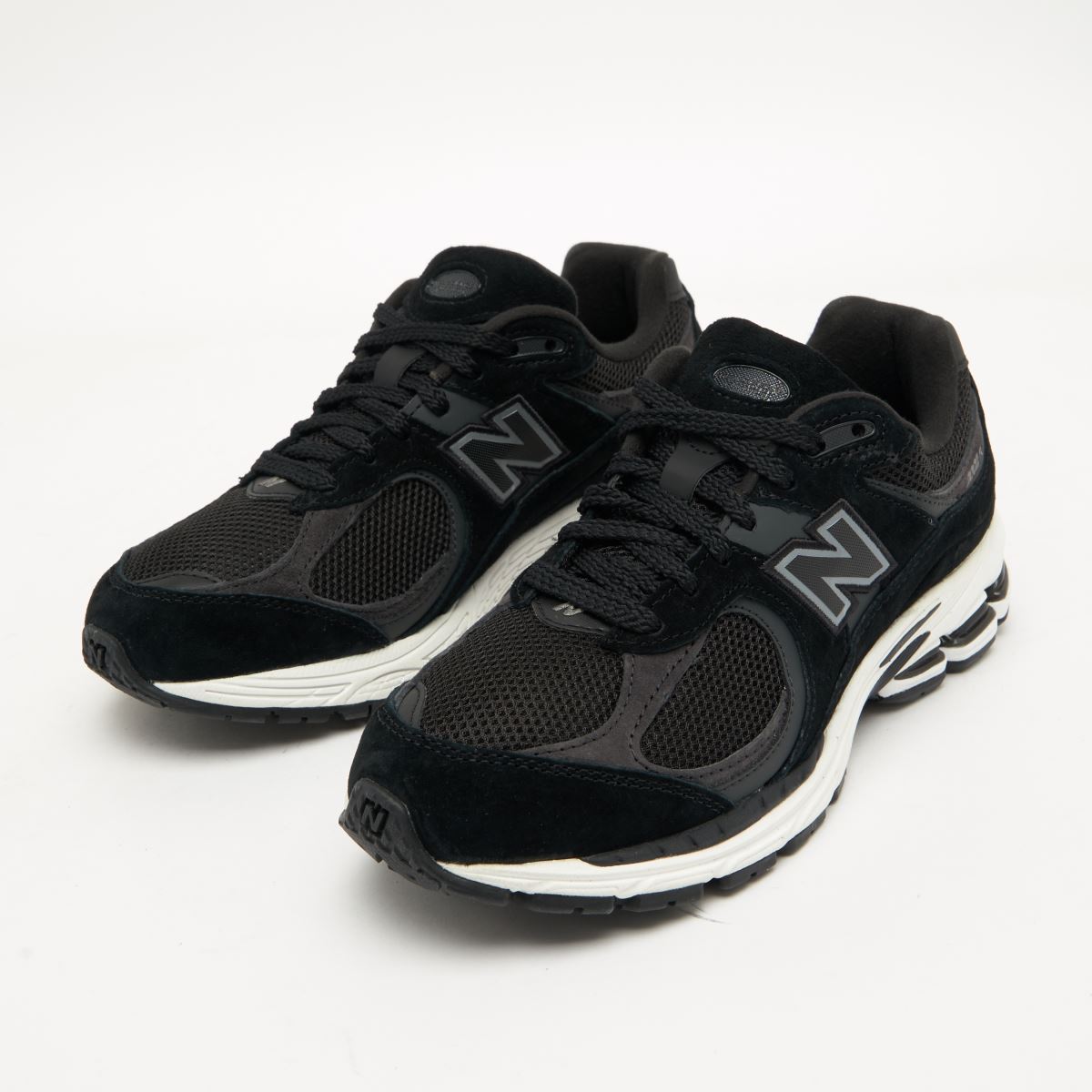 New Balance 2002r sportcipő szürke és fekete színben