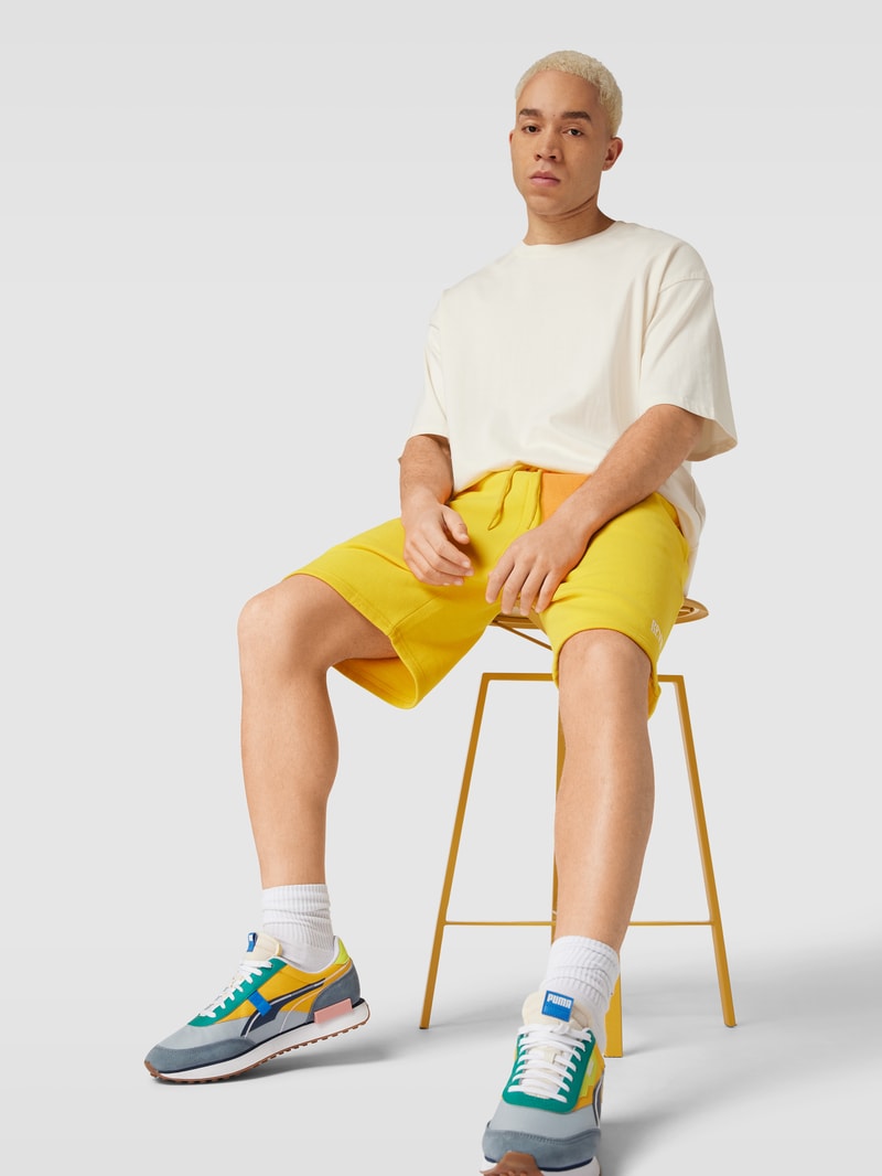 Sweatshorts mit elastischem Bund in gelb