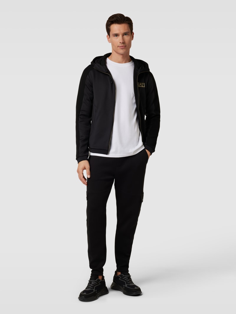 Sweatjacke mit Label-Patch in schwarz