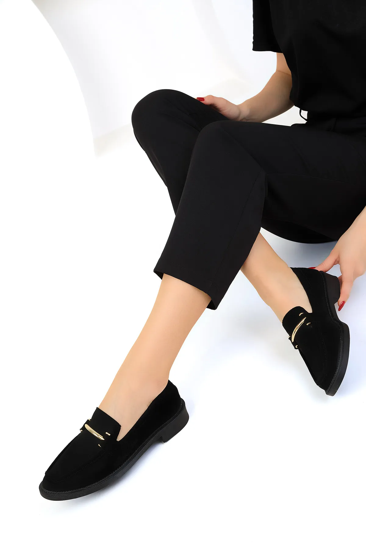 SOHO  Schwarze Wildleder-Gold Damen Freizeitschuhe 18339