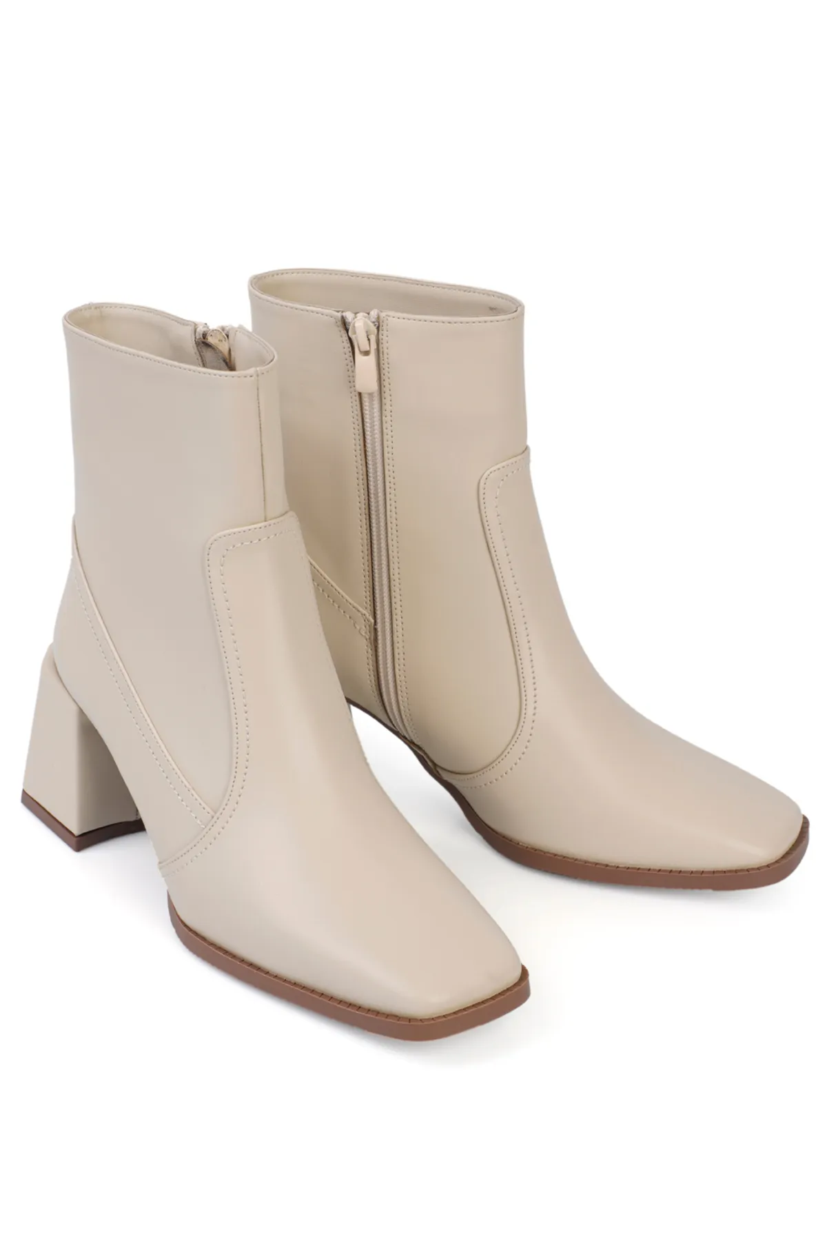 Capone Outfitters  Damenstiefel mit stumpfer Zehenpartie und seitlichem Reißverschluss