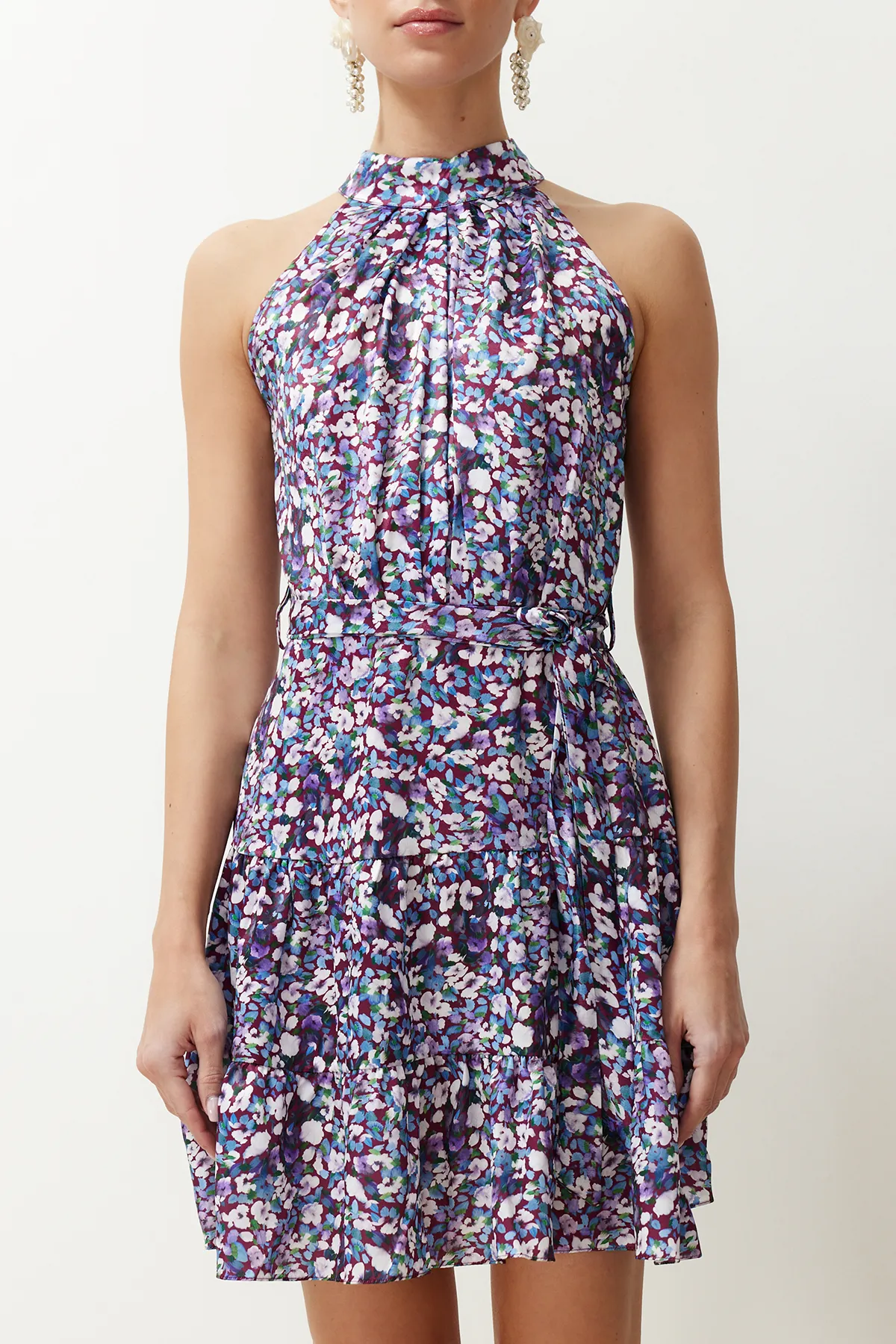 Trendyol Collection  Lilafarbenes Minikleid aus gewebtem Satin mit Blumenmuster TWOSS20EL2490