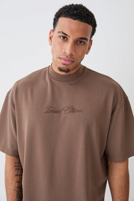 Kastiges Oversize Premium T-Shirt mit Stickerei