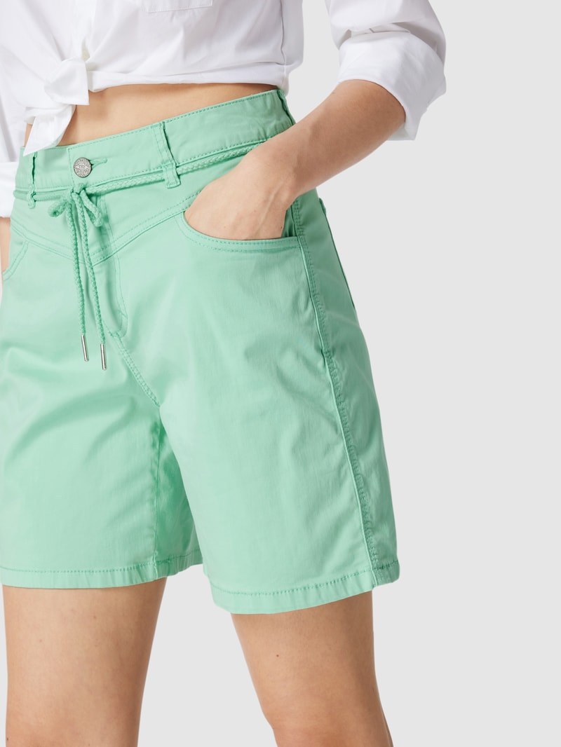Bermudas mit Label-Details in hellgrün