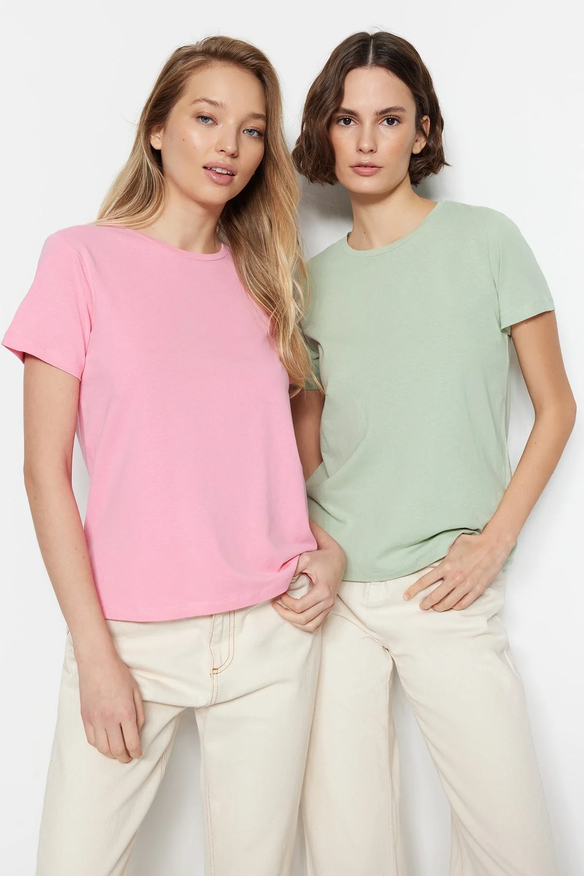 Trendyol Collection  Pink-Mintfarbenes 2er-Pack gestricktes T-Shirt aus 100 % Baumwolle mit Rundhalsausschnitt und Single-Jersey TWOSS20TS0141