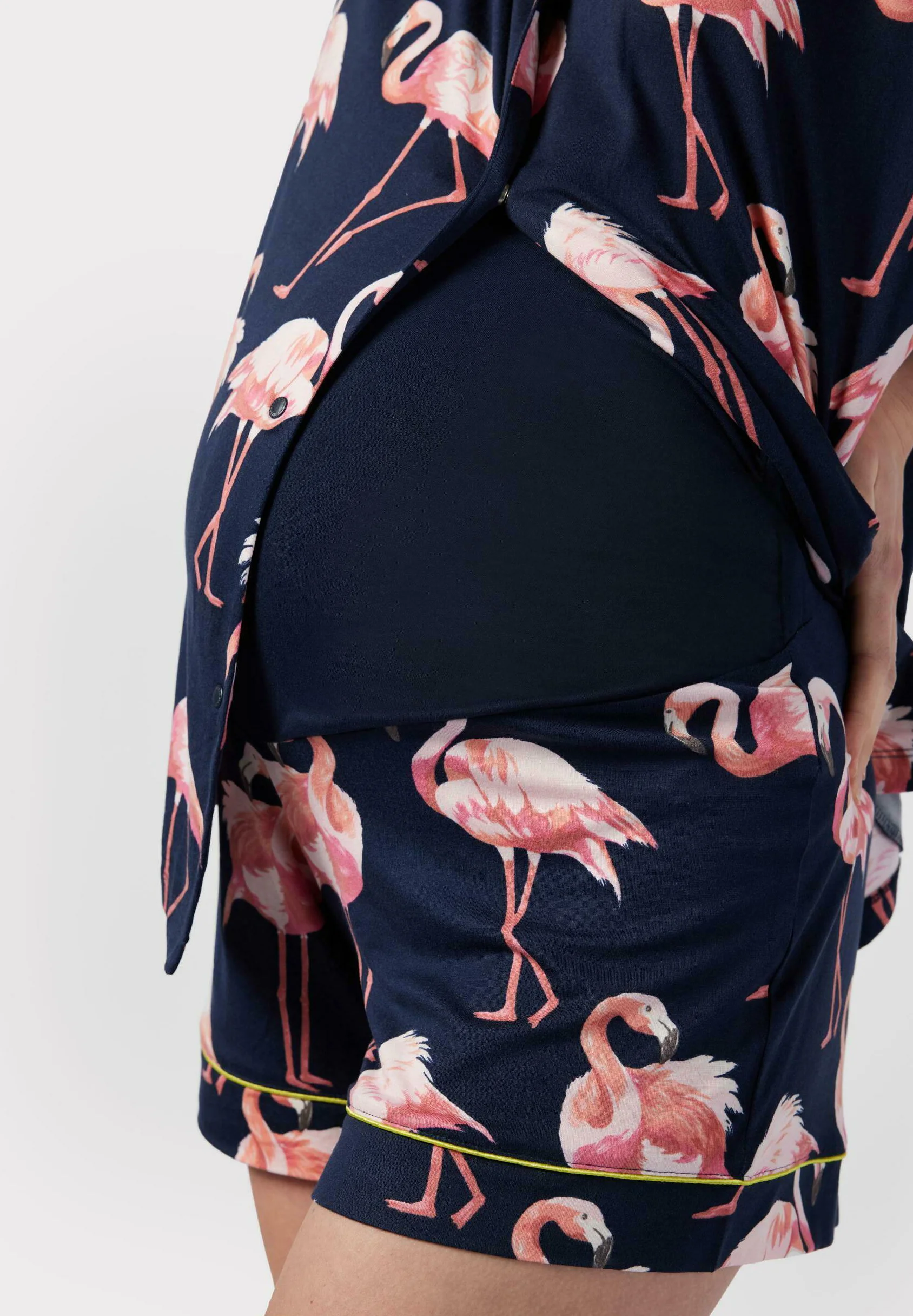 Pijama de maternidad con estampado de flamencos de Chelsea Peers