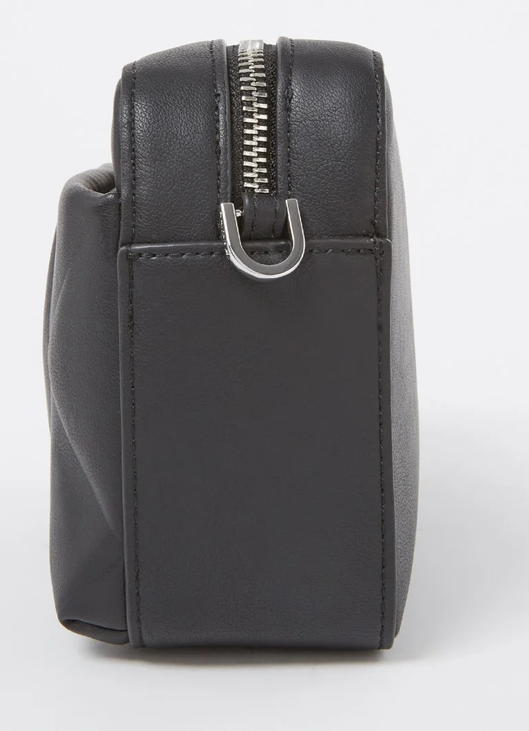 Borsa a tracolla trapuntata Calvin Klein con tracolla removibile.