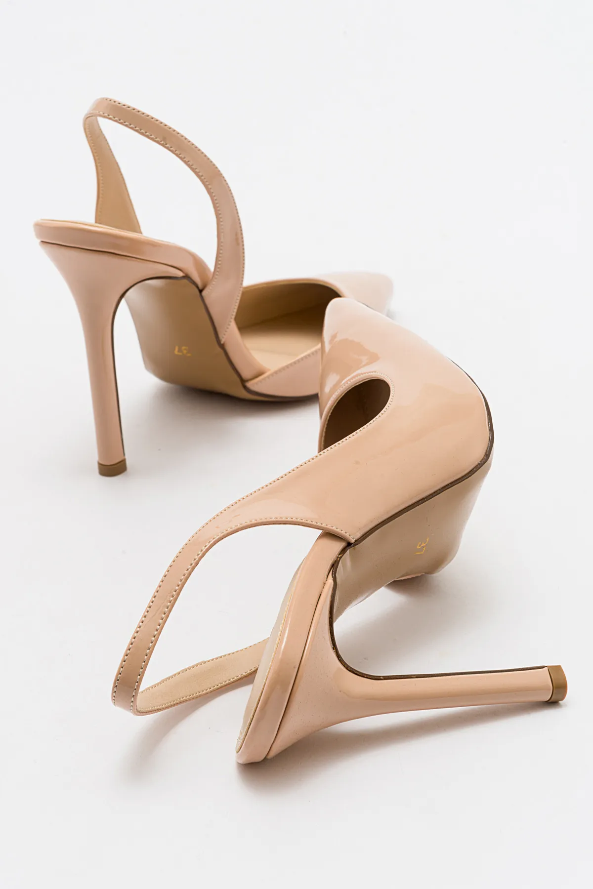 LuviShoes  Beigefarbene Damen-Schuhe mit Absatz aus Lackleder von Twine