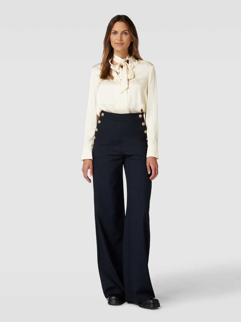 Bluse aus reiner Viskose mit Halstuch in offwhite