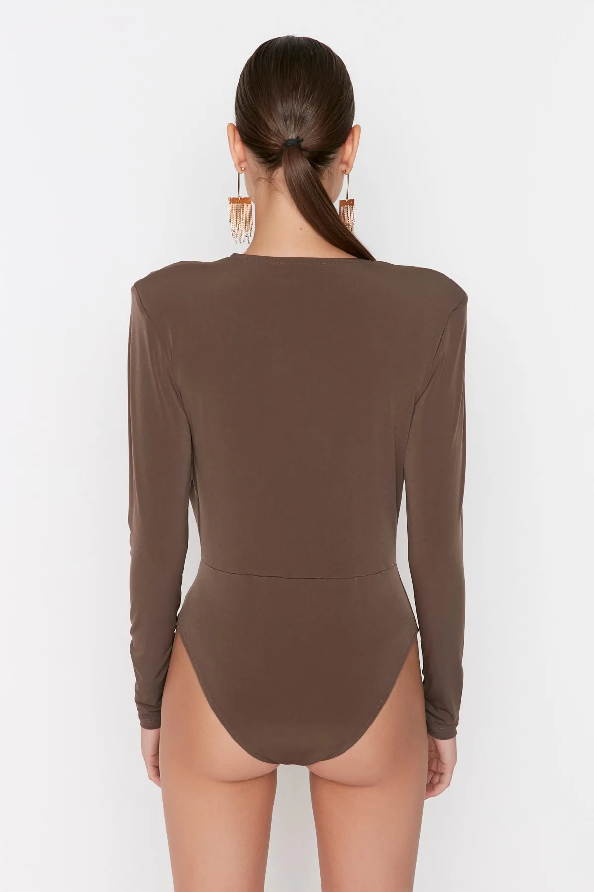 Trendyol Collection  Nerzfarbener, zweireihiger Strick-Bodysuit mit V-Ausschnitt TPRAW22BD0161