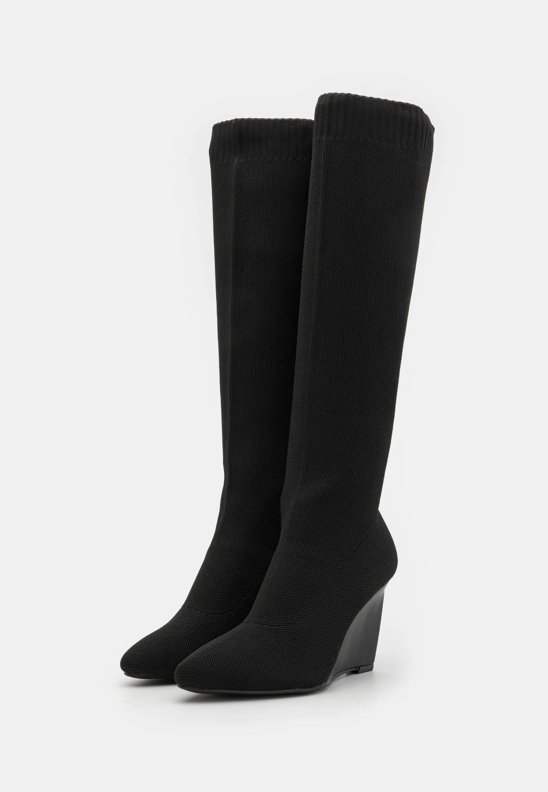 Botas de tacón alto pares e impares