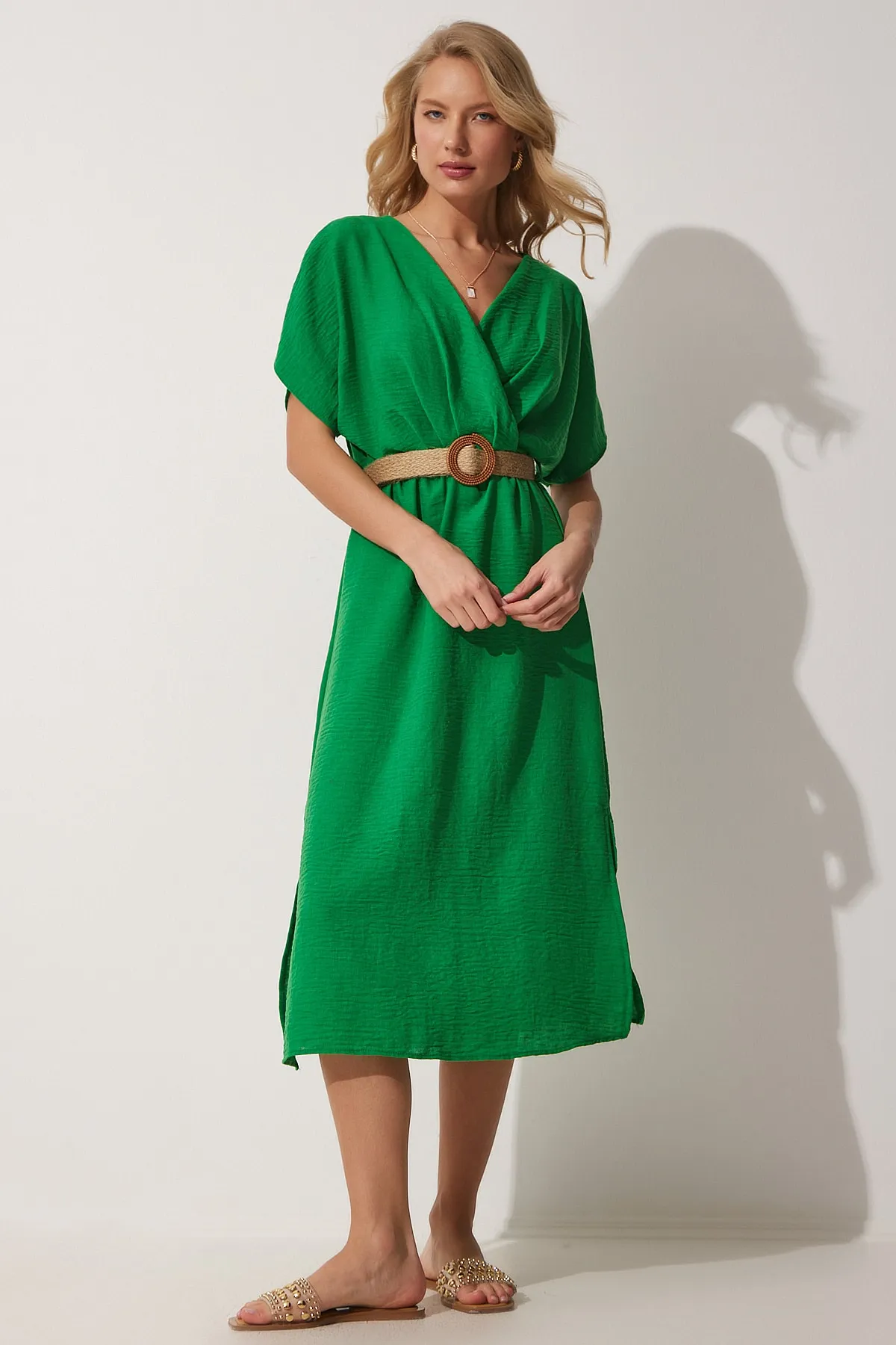 Happiness İstanbul  Lebhaftes grünes Ayrobin-Sommerkleid mit Strohgürtel für Damen ZH00022