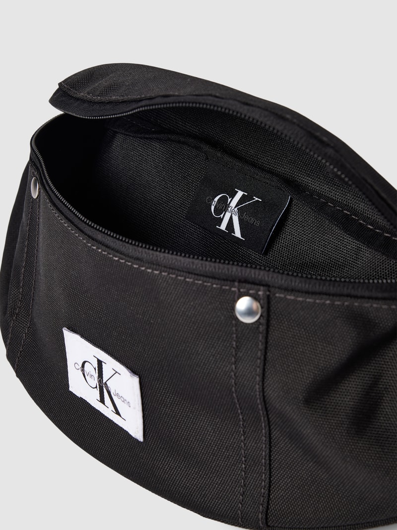 Bauchtasche mit Label-Patch in black