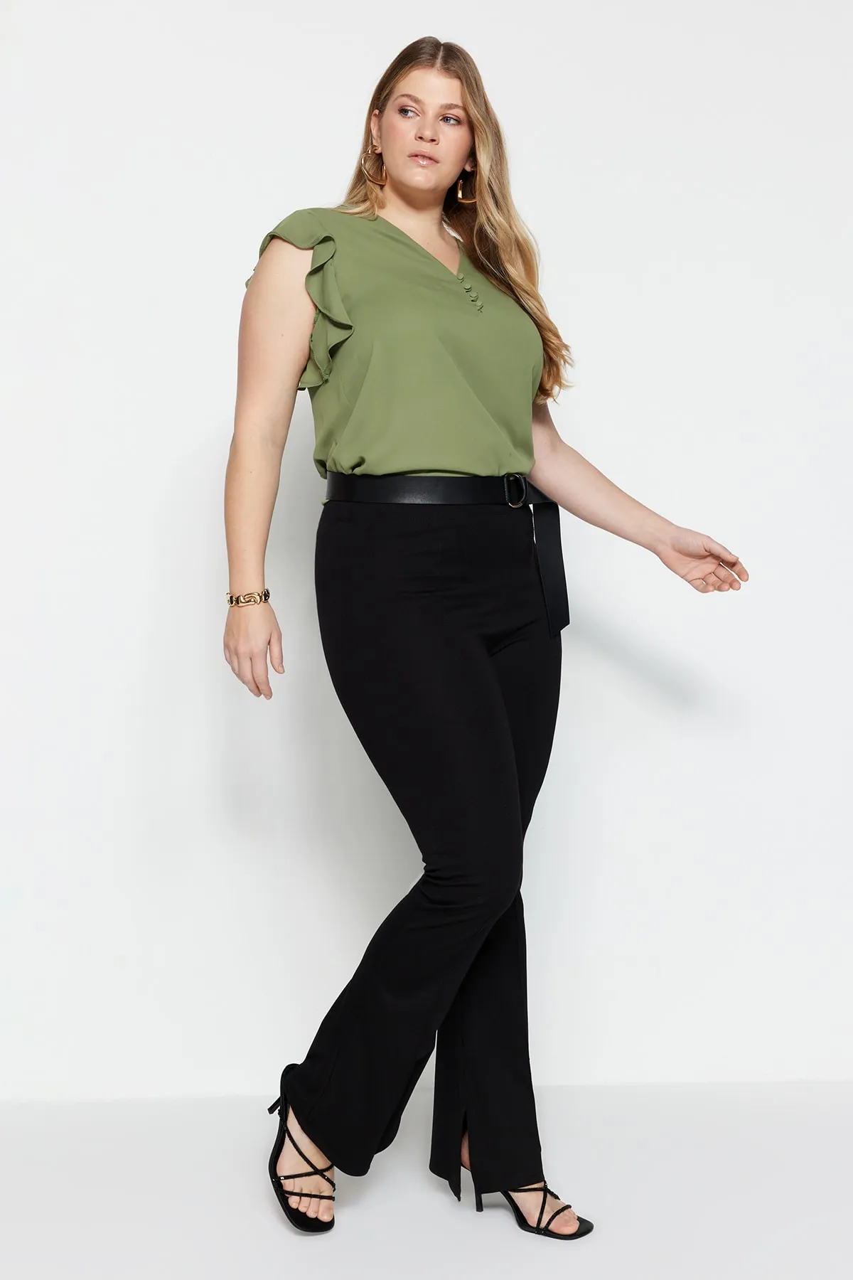 Trendyol Curve  Schwarze spanische Strickhose mit Beinschlitz TBBAW23AR00002