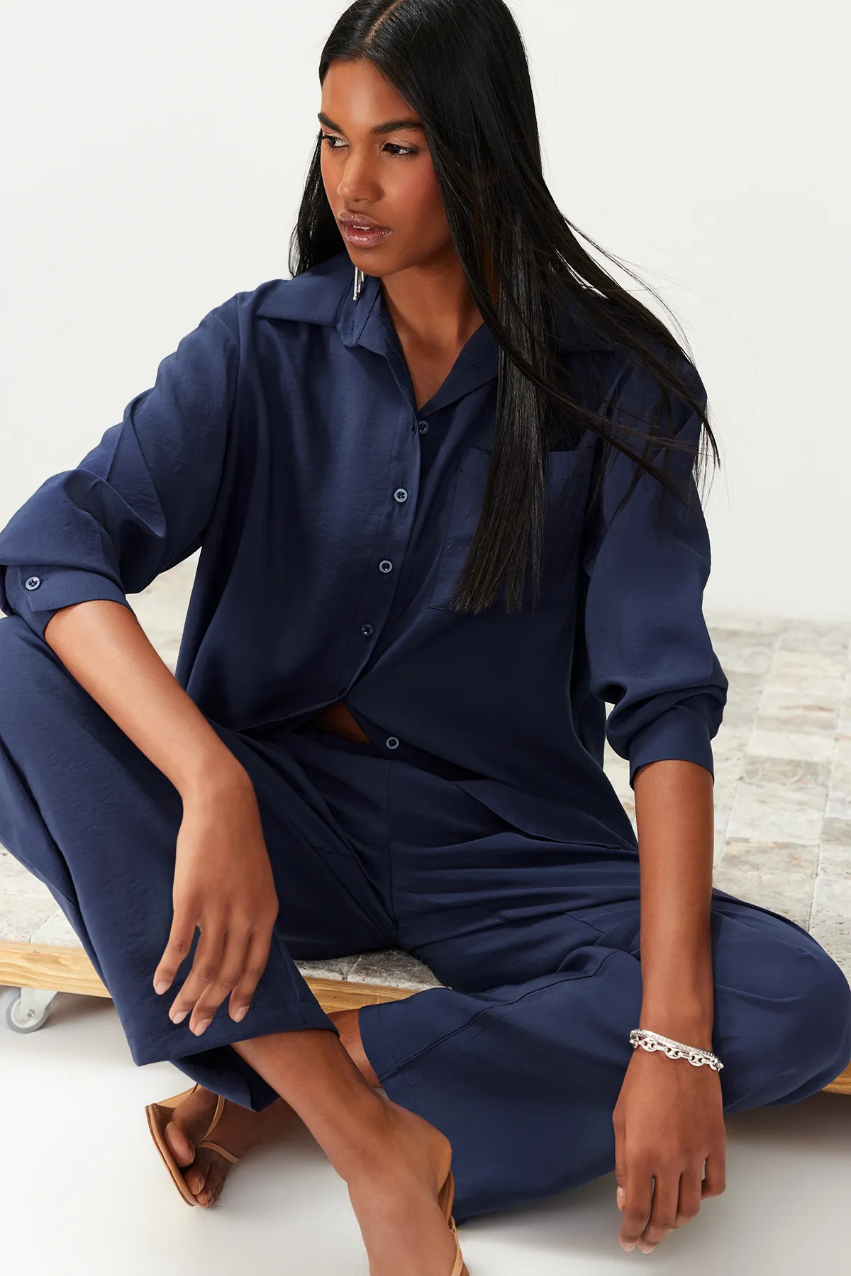 Trendyol Collection  Marineblaues Modal-Mischgewebe-Hemd, gewebtes Bottom-Top-Set TWOSS24AU00018