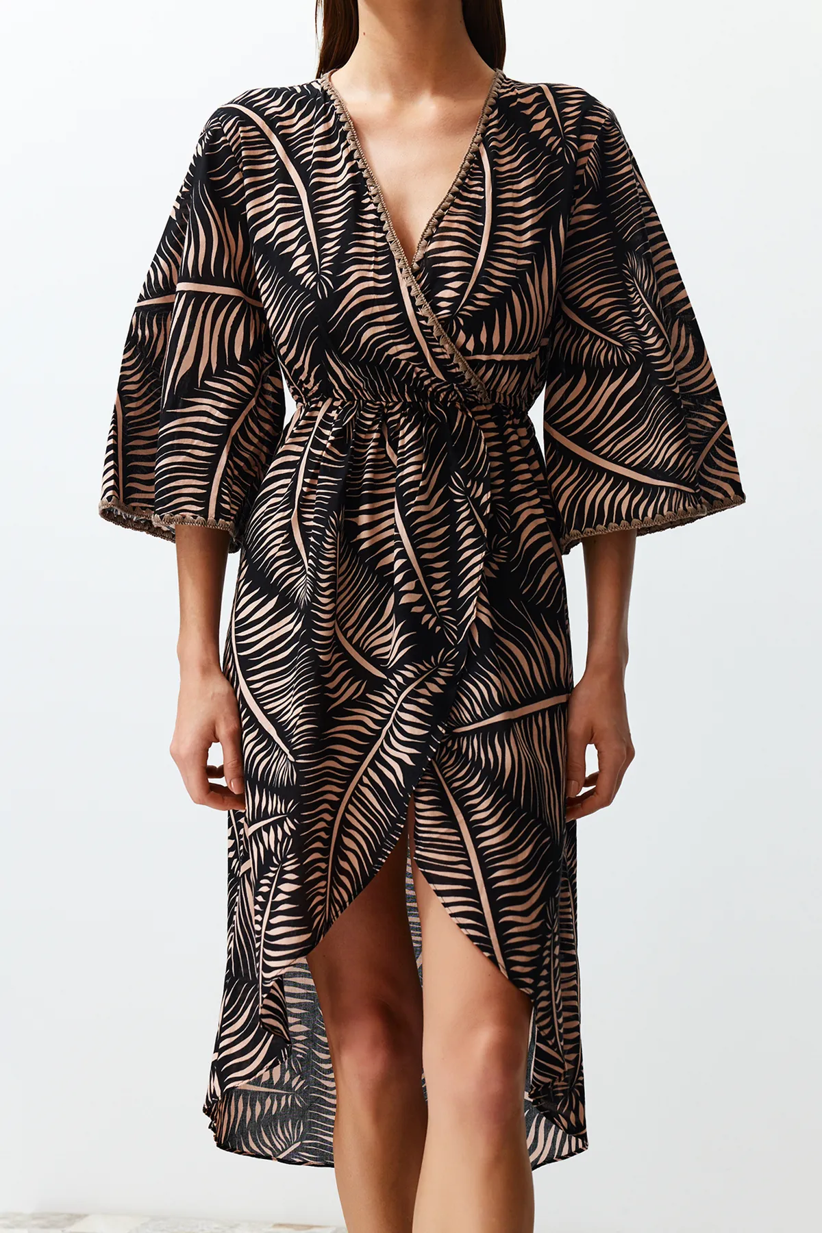 Trendyol Collection  Ethnisch gemustertes Midi-Strandkleid mit gewebtem Volant TBESS24EL00059