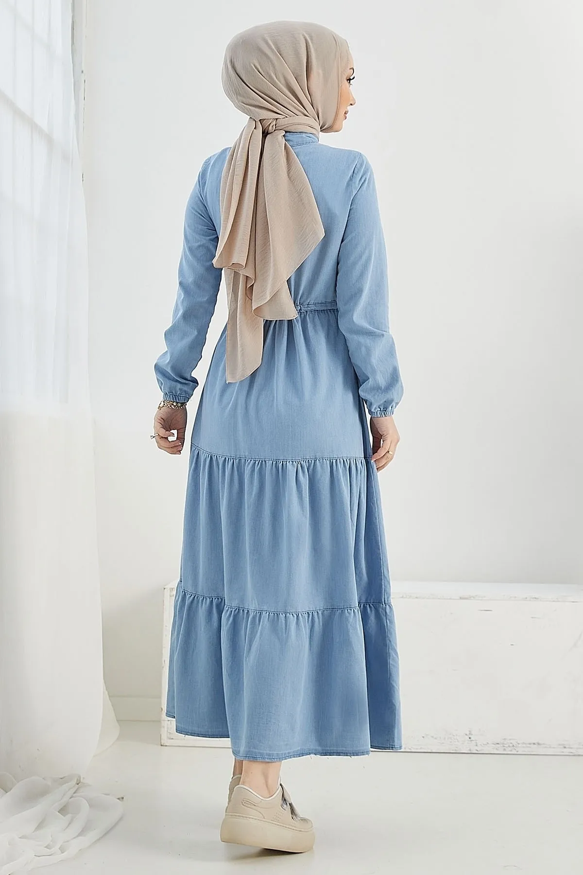 InStyle  Rüschendetailliertes Denim-Hijab-Kleid – Hellblau