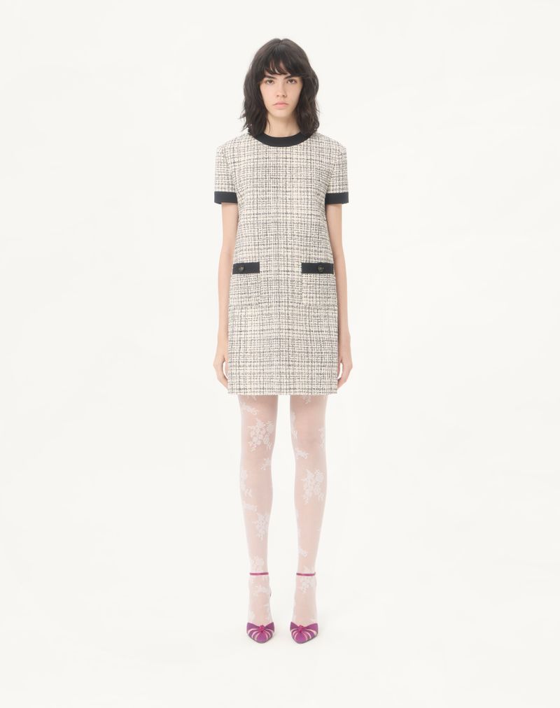 Vestido curto de tweed com corte quadrado