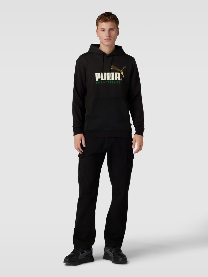 Hoodie mit Label-Print in schwarz