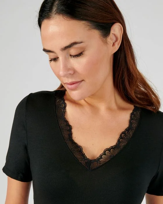 Tee-shirt manches courtes finition dentelle, effet relaxant Thermolactyl