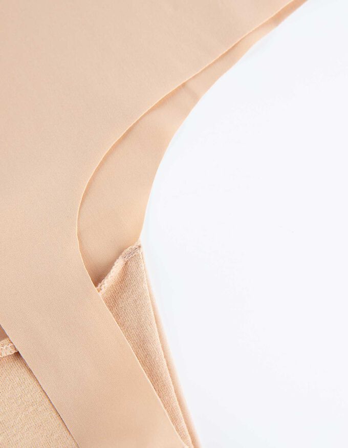 String - leicht figurformende Unterwäsche