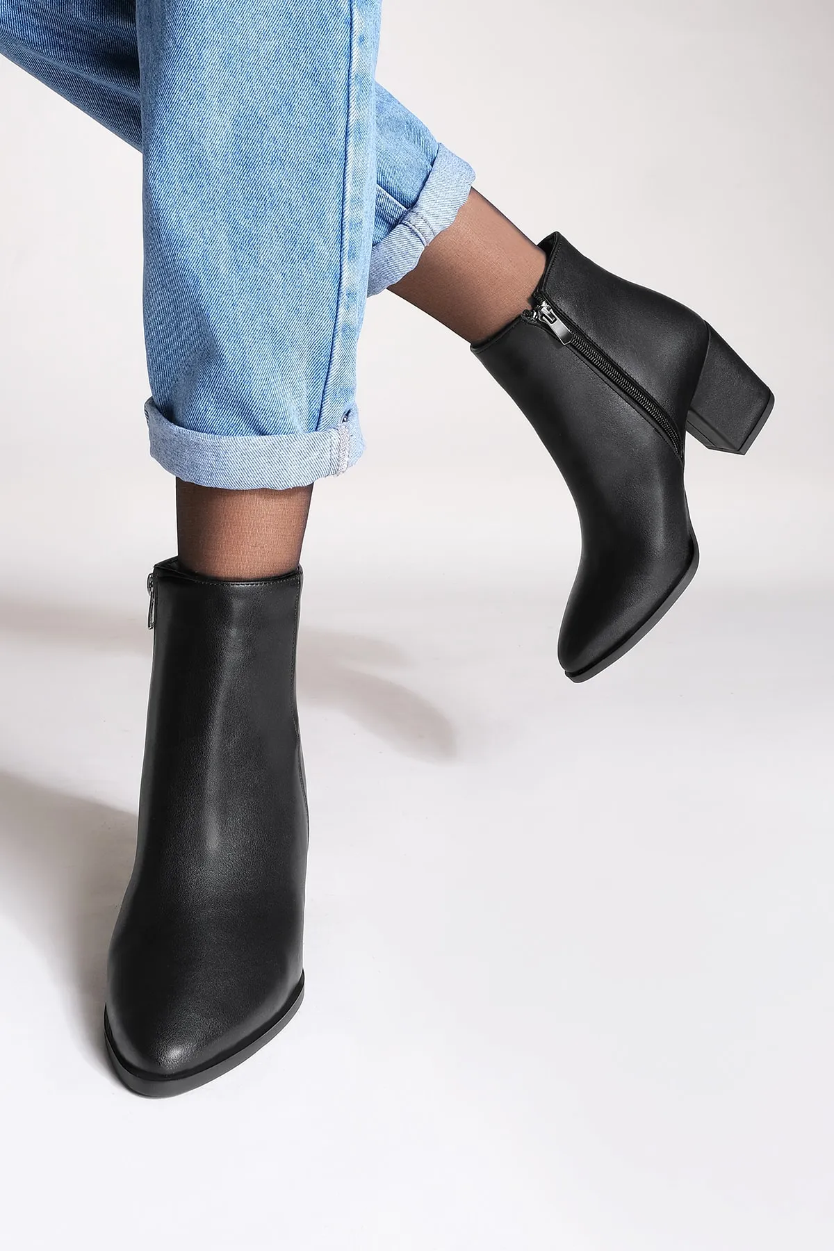 Marjin  Damen-Stiefel und Stiefeletten mit spitzem Zehenbereich und Reißverschluss, Cerin, Schwarz
