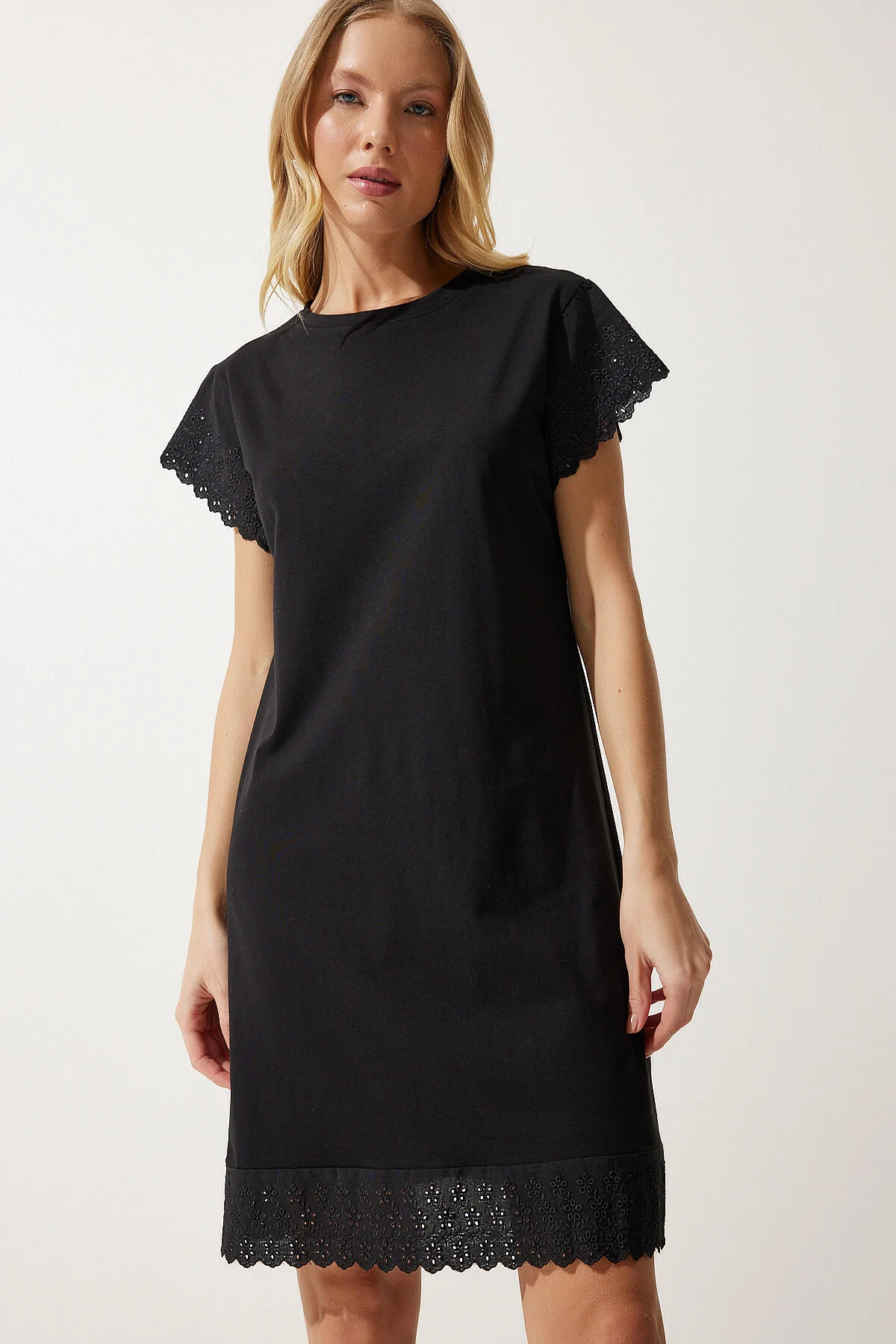 Happiness İstanbul  Schwarzes, gewelltes Strickkleid für Damen BF00094