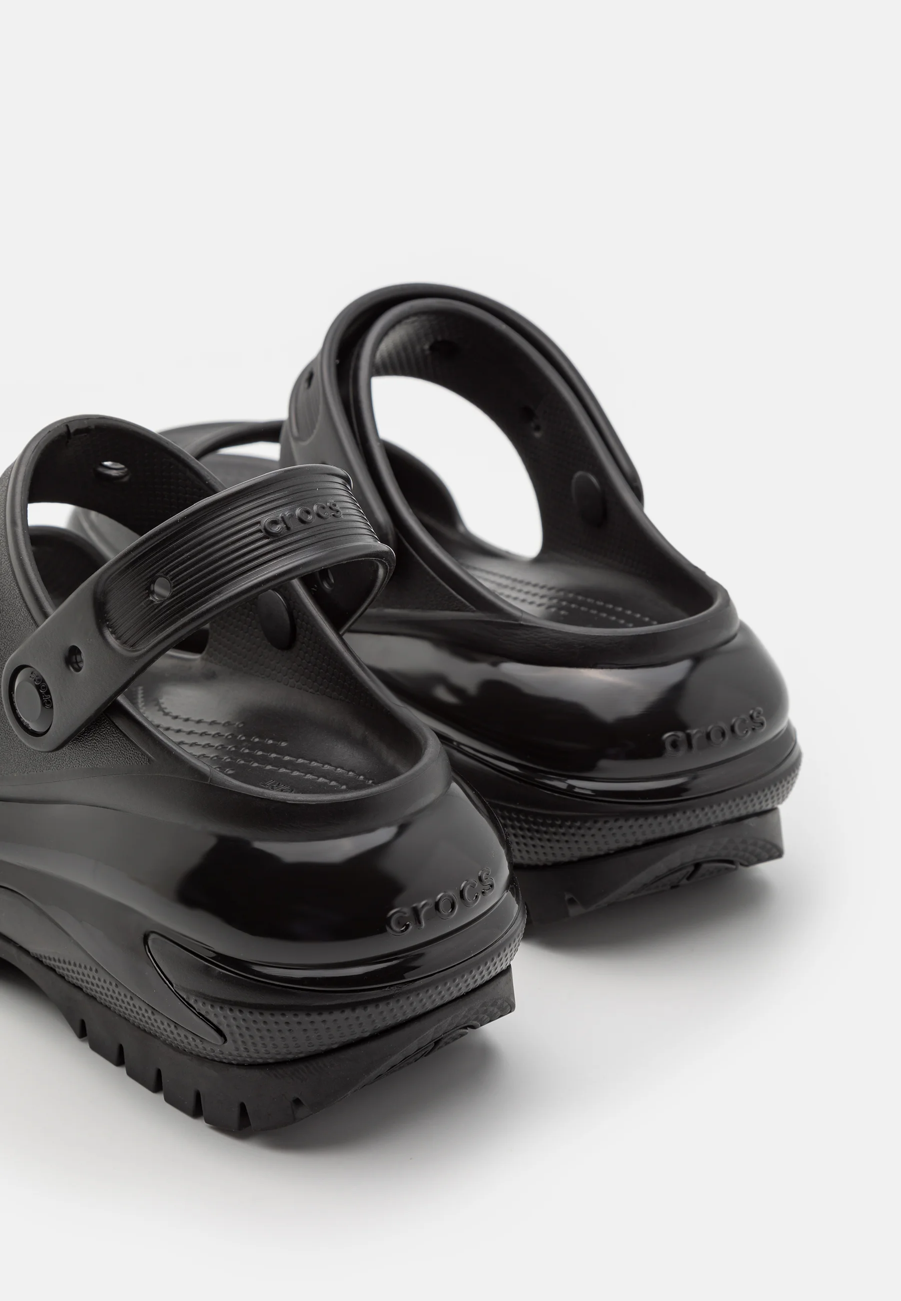 Crocs CLASSIC MEGA CRUSH - Pantuflas