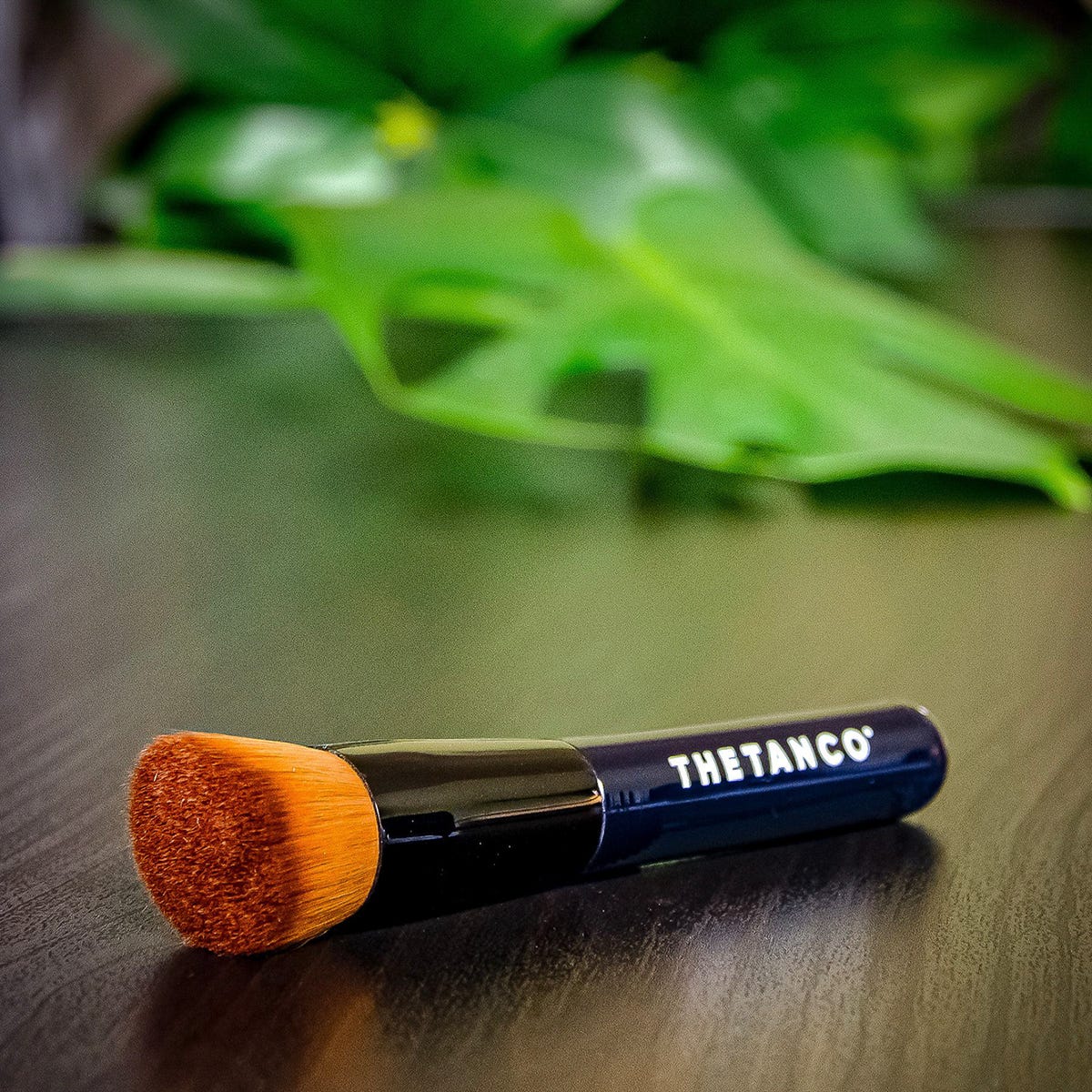 The Tan Co. Kabuki Pinsel